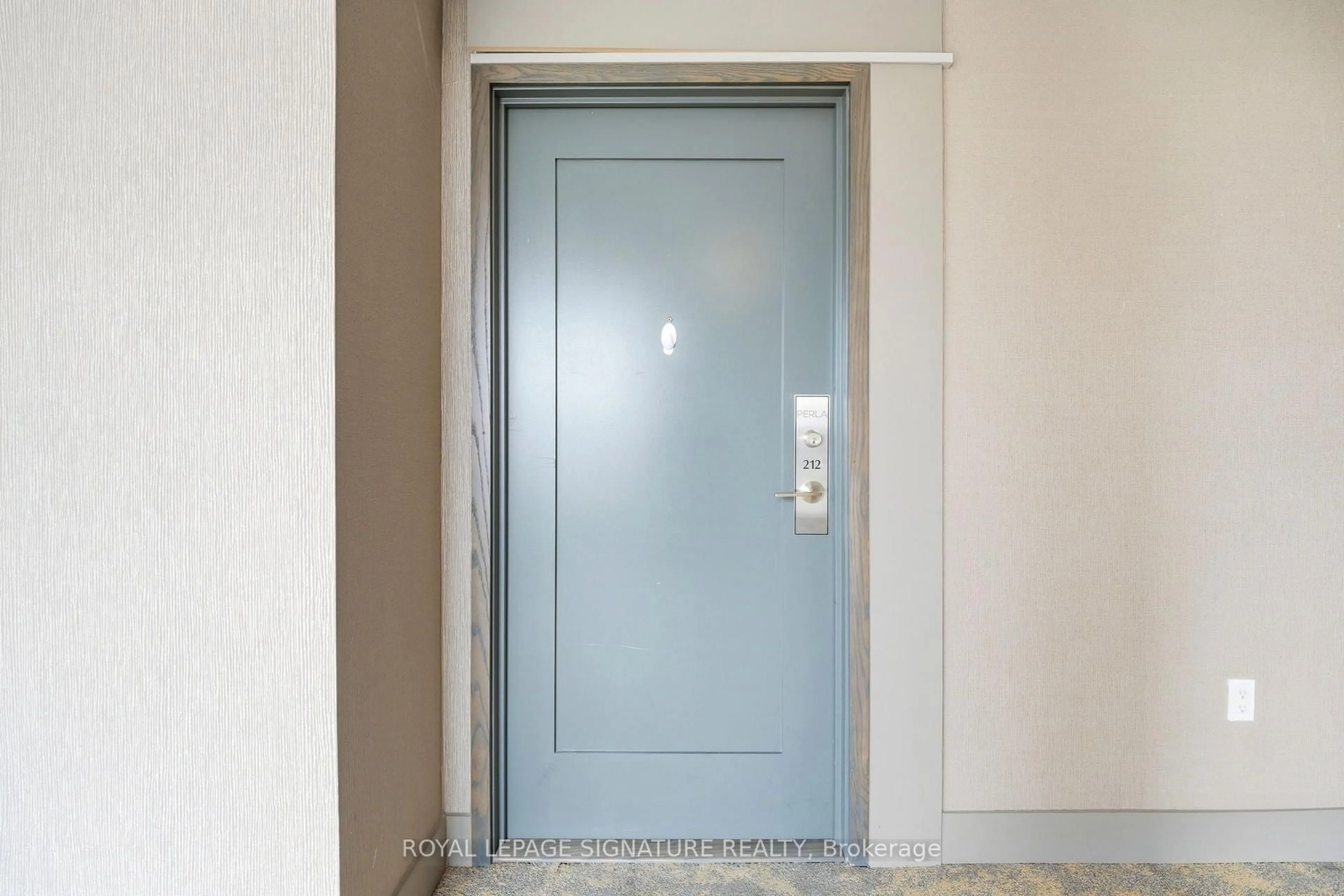 Indoor foyer for 65 Watergarden Dr #212, Mississauga Ontario L5R 0G8