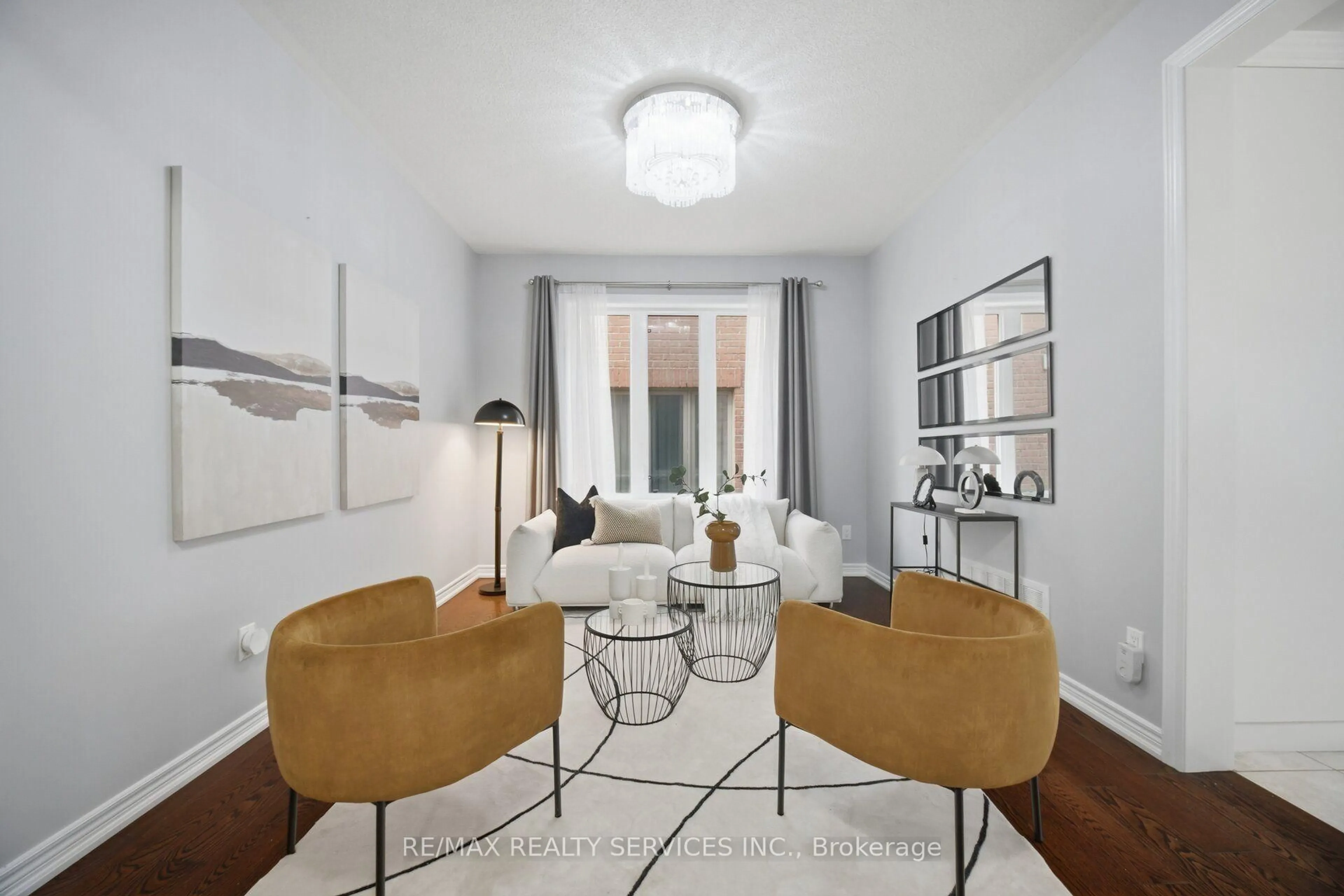Living room with furniture, unknown for 79 Cedarholme Ave, Caledon Ontario L7C 3T2