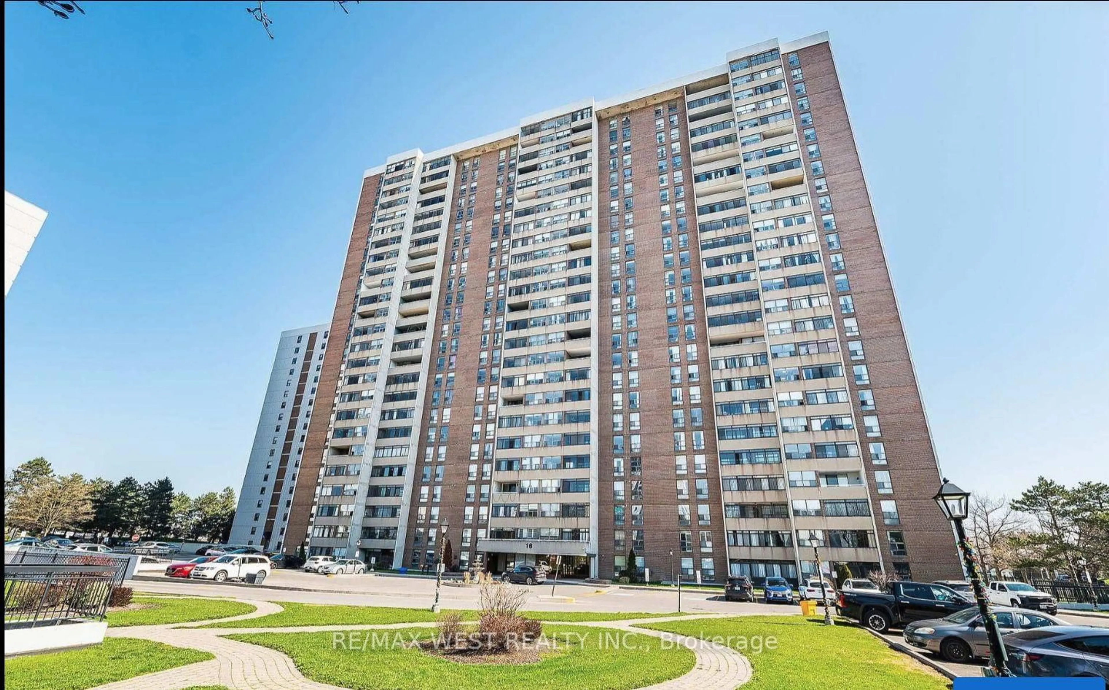 Patio, building for 18 Knightsbridge Rd #1604, Brampton Ontario L6T 3X5