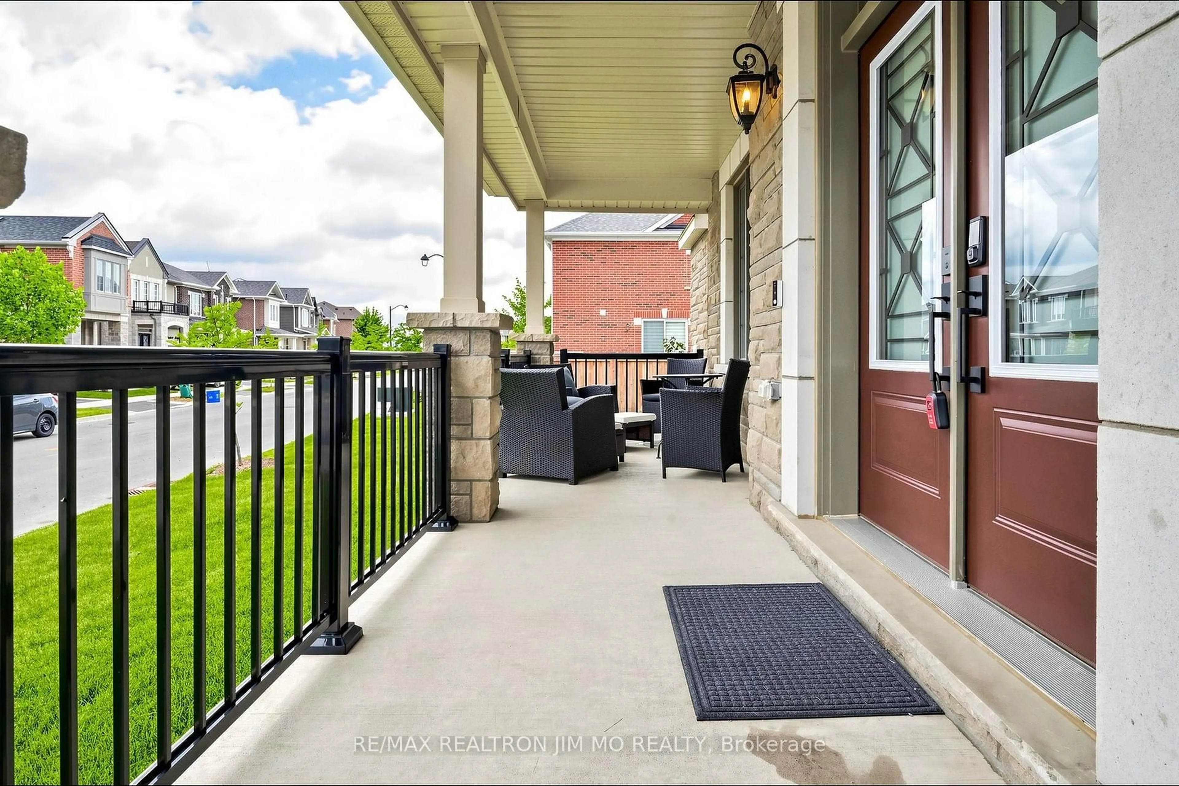 Patio, street for 476 Kennedy Circ, Milton Ontario L9E 2C4