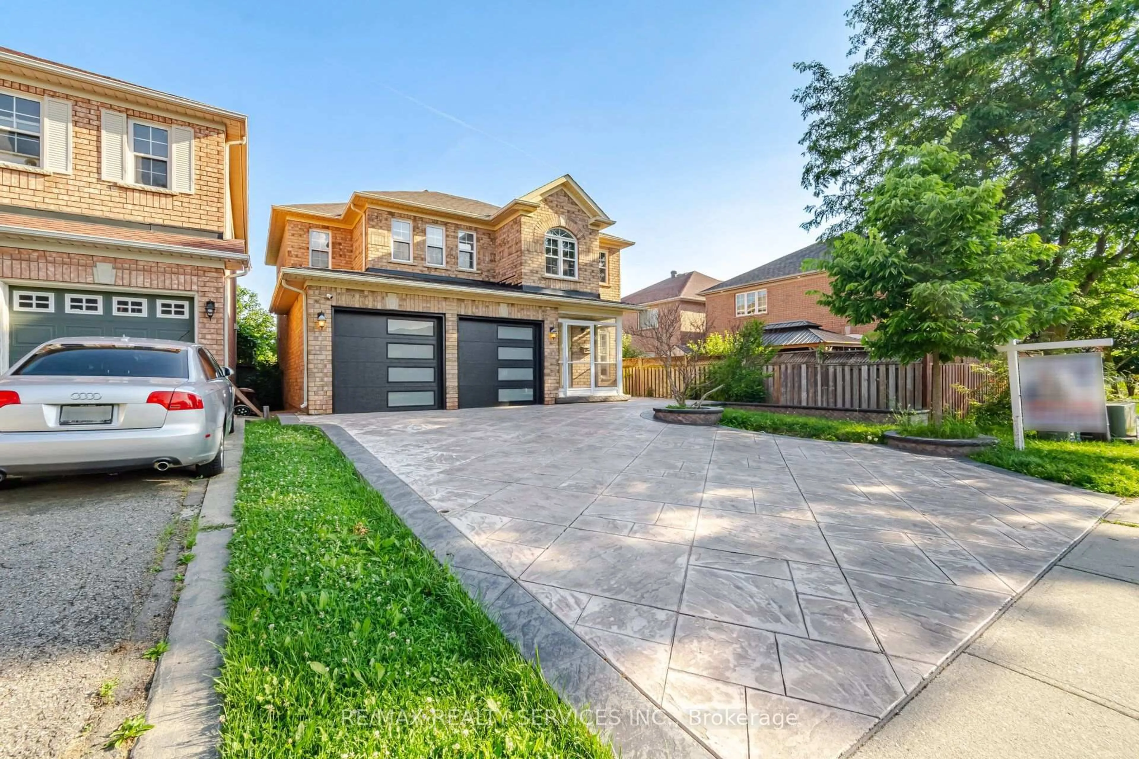 Home with brick exterior material, street for 4 Sunnybrook Cres, Brampton Ontario L7A 1Y2