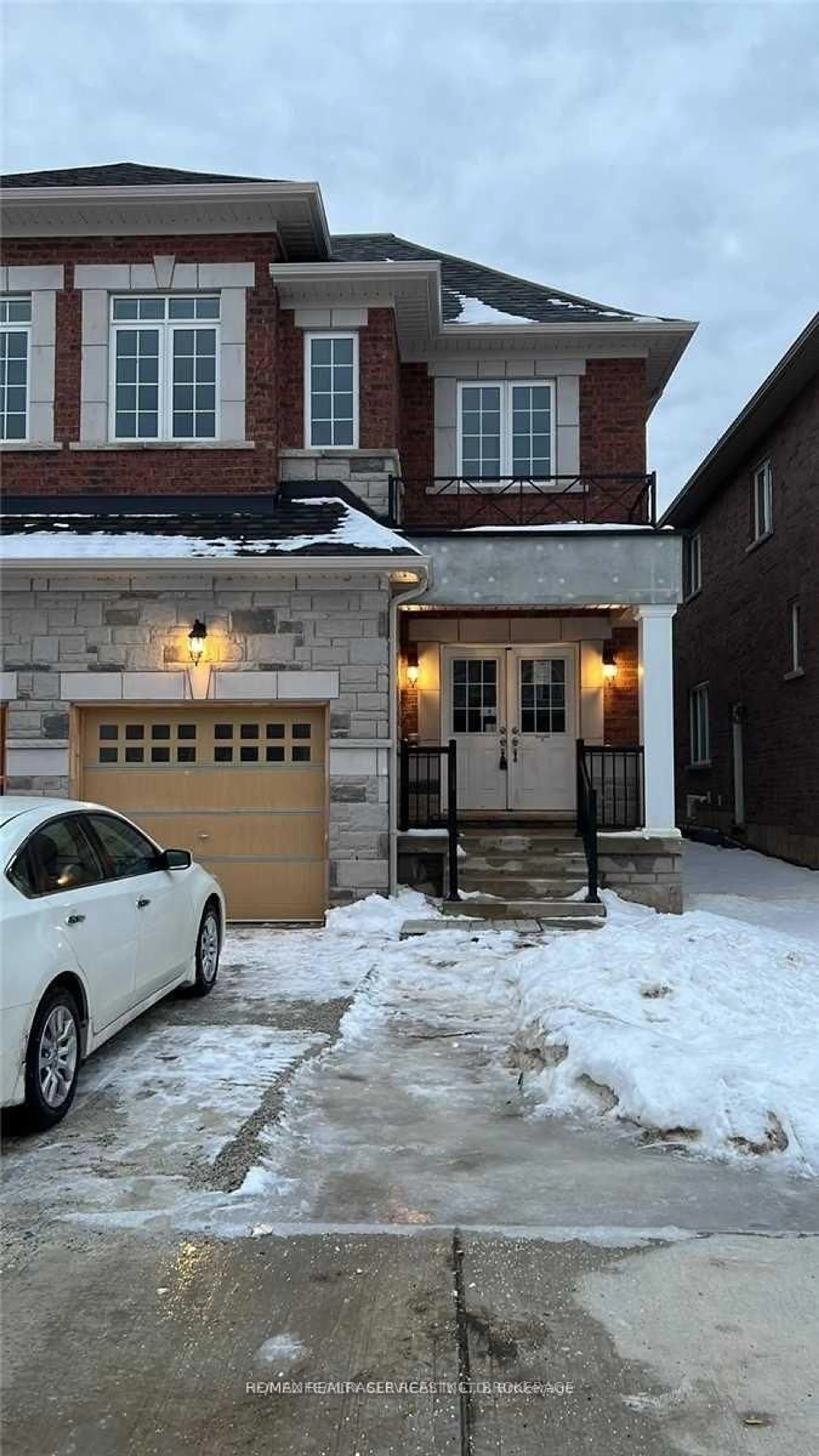 Home with brick exterior material, street for 33 Overstone Rd, Halton Hills Ontario L7G 0M9