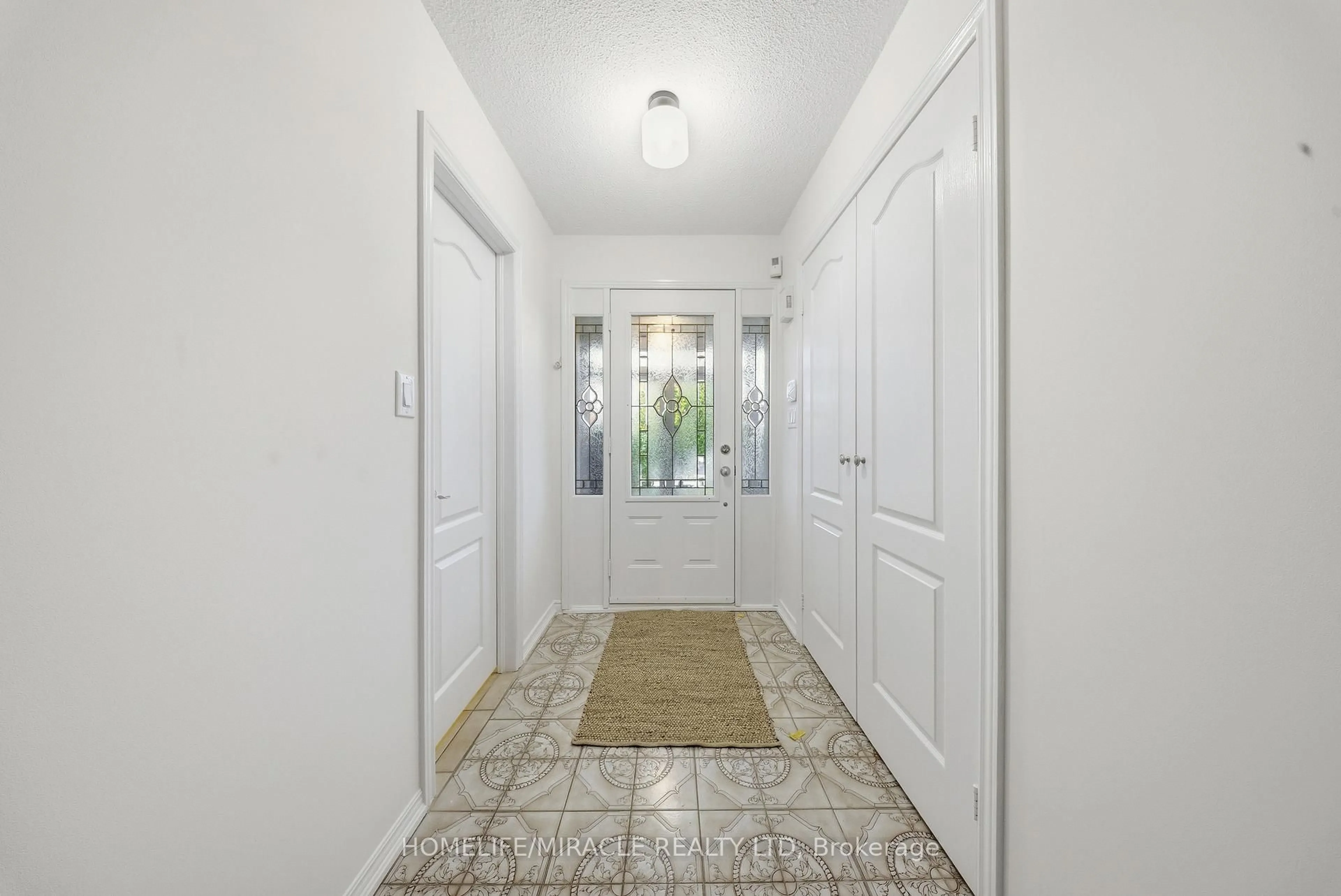 Indoor entryway for 4343 Alta Crt, Mississauga Ontario L4Z 1N6