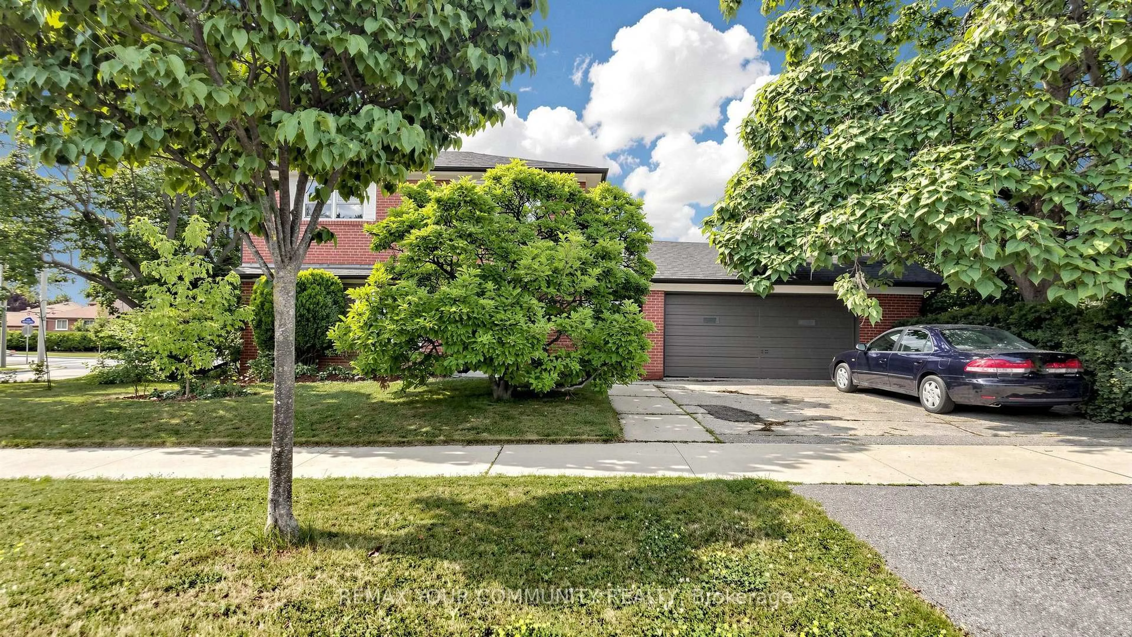 A pic from outside/outdoor area/front of a property/back of a property/a pic from drone, street for 61 Norfield Cres, Toronto Ontario M9W 1X5