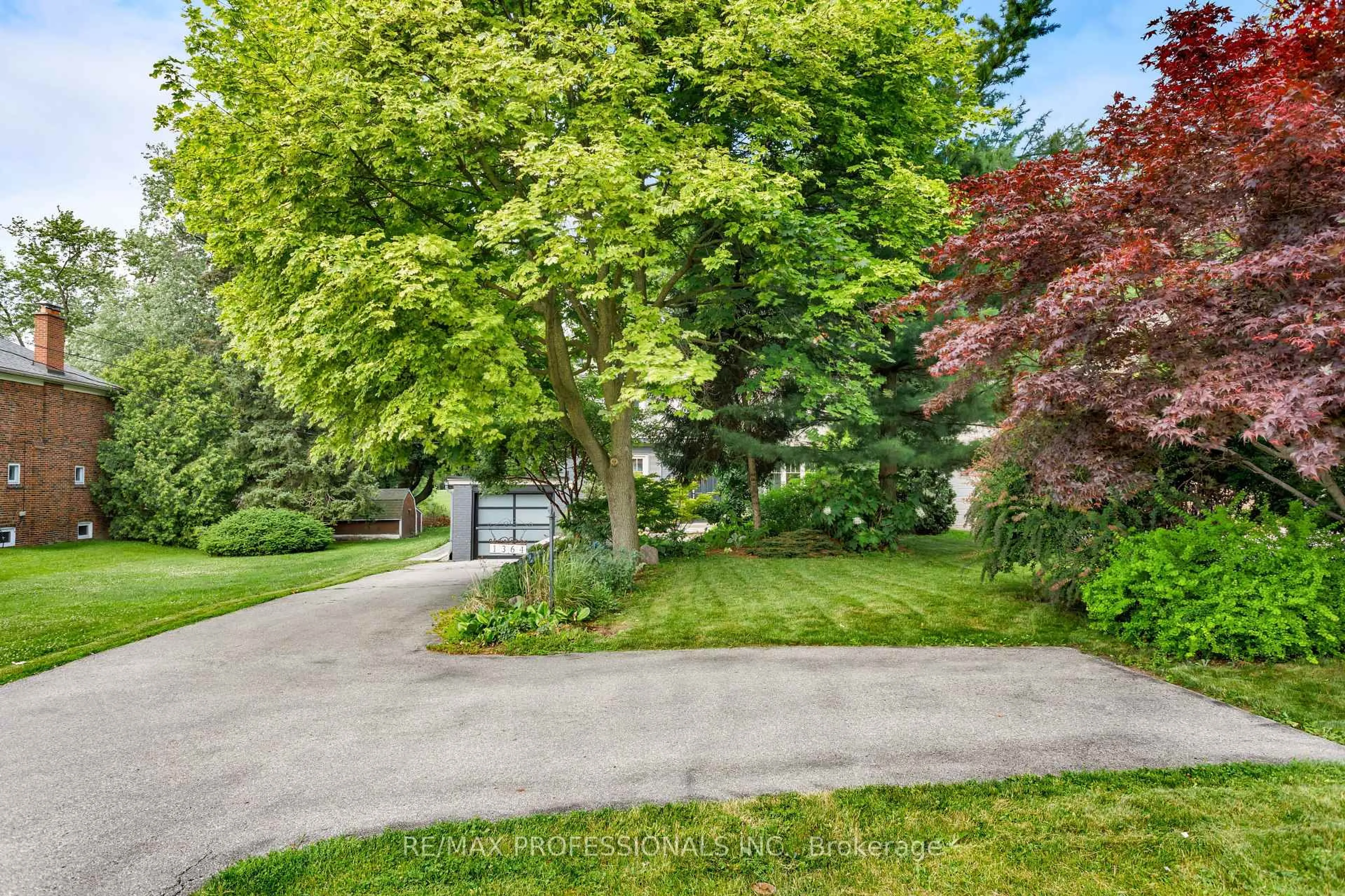 Patio, street for 1364 Islington Ave, Toronto Ontario M9A 3K6