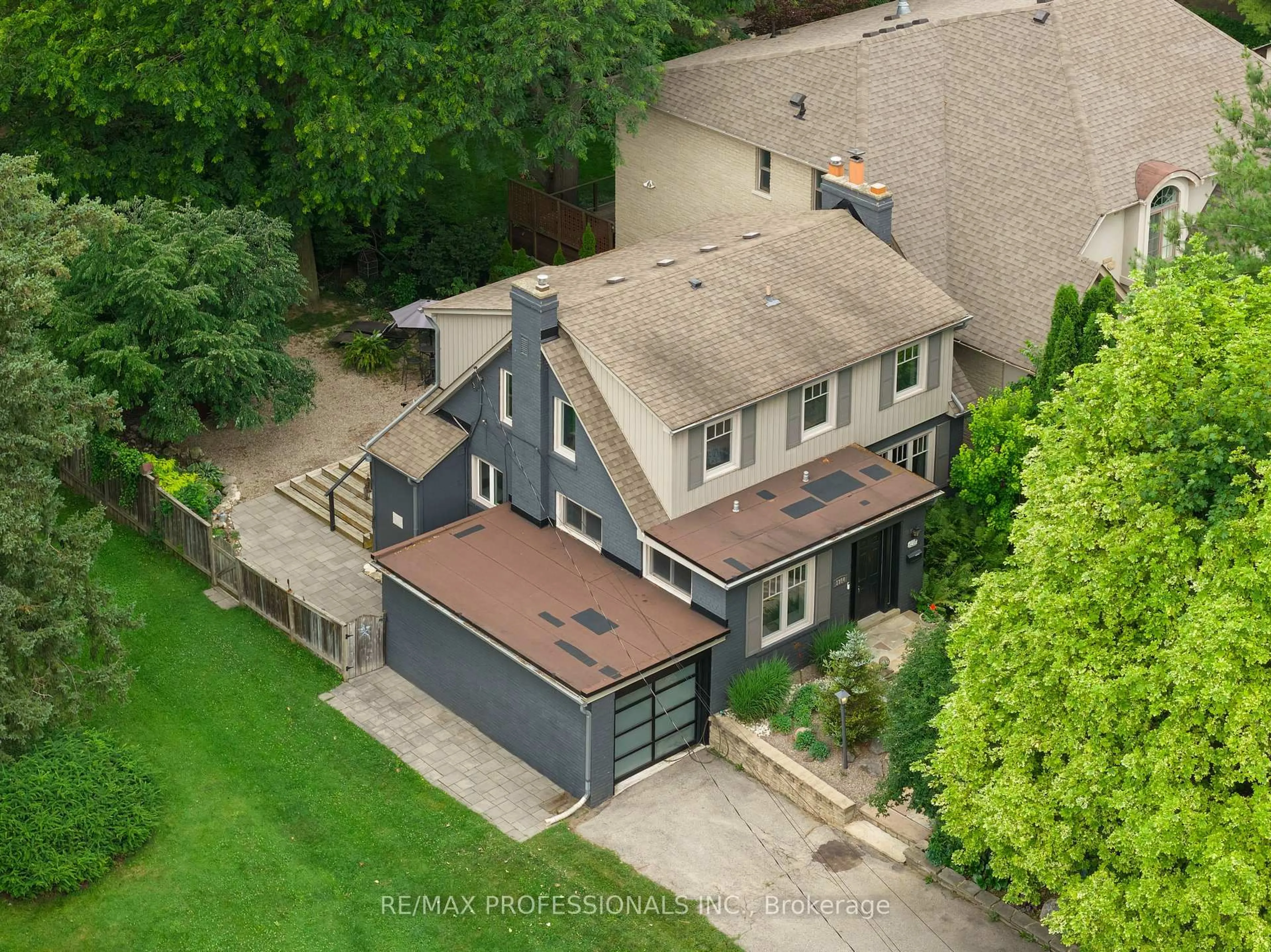 A pic from outside/outdoor area/front of a property/back of a property/a pic from drone, street for 1364 Islington Ave, Toronto Ontario M9A 3K6
