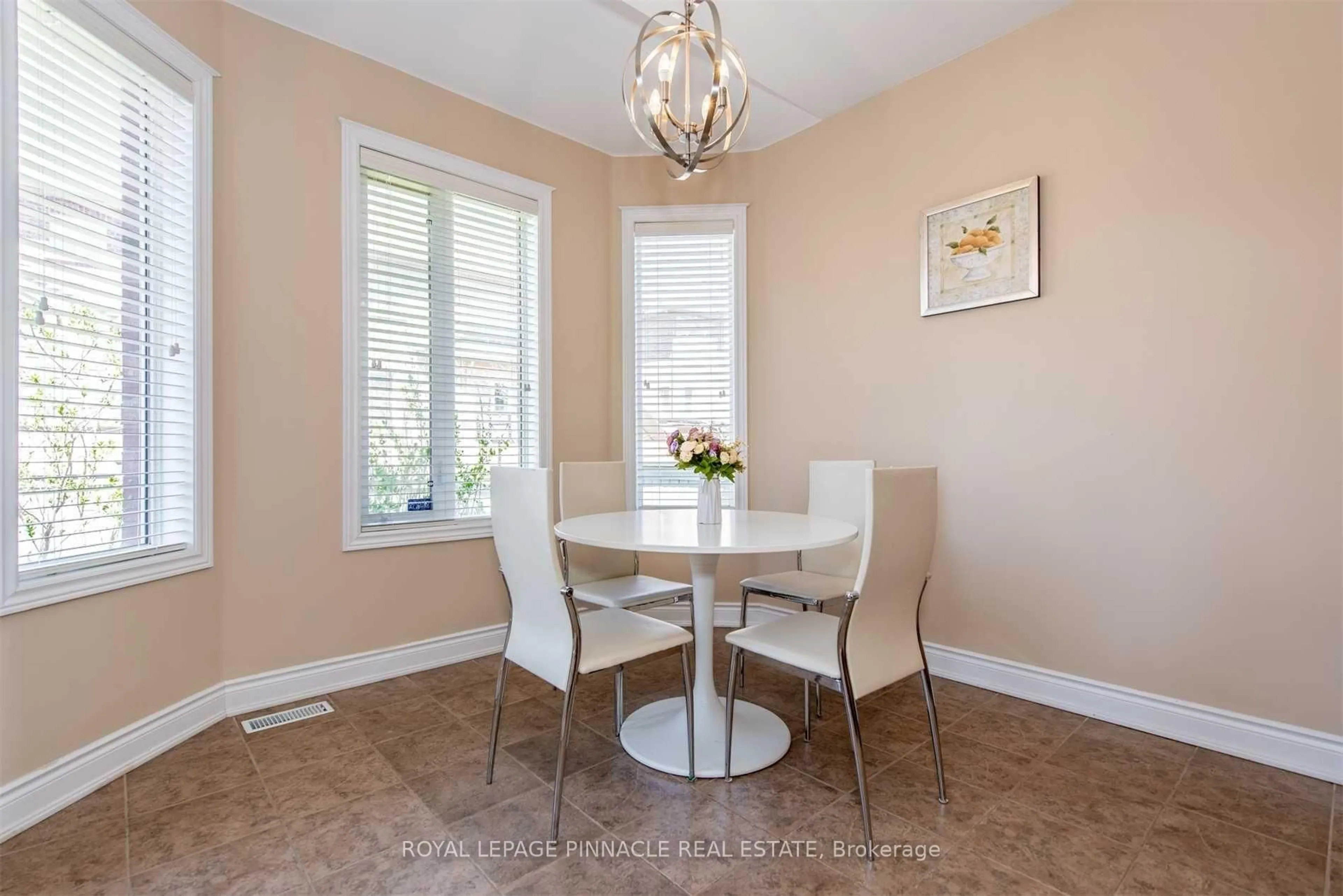 Dining room, unknown for 3347 Whilabout Terr, Oakville Ontario L6L 0A8