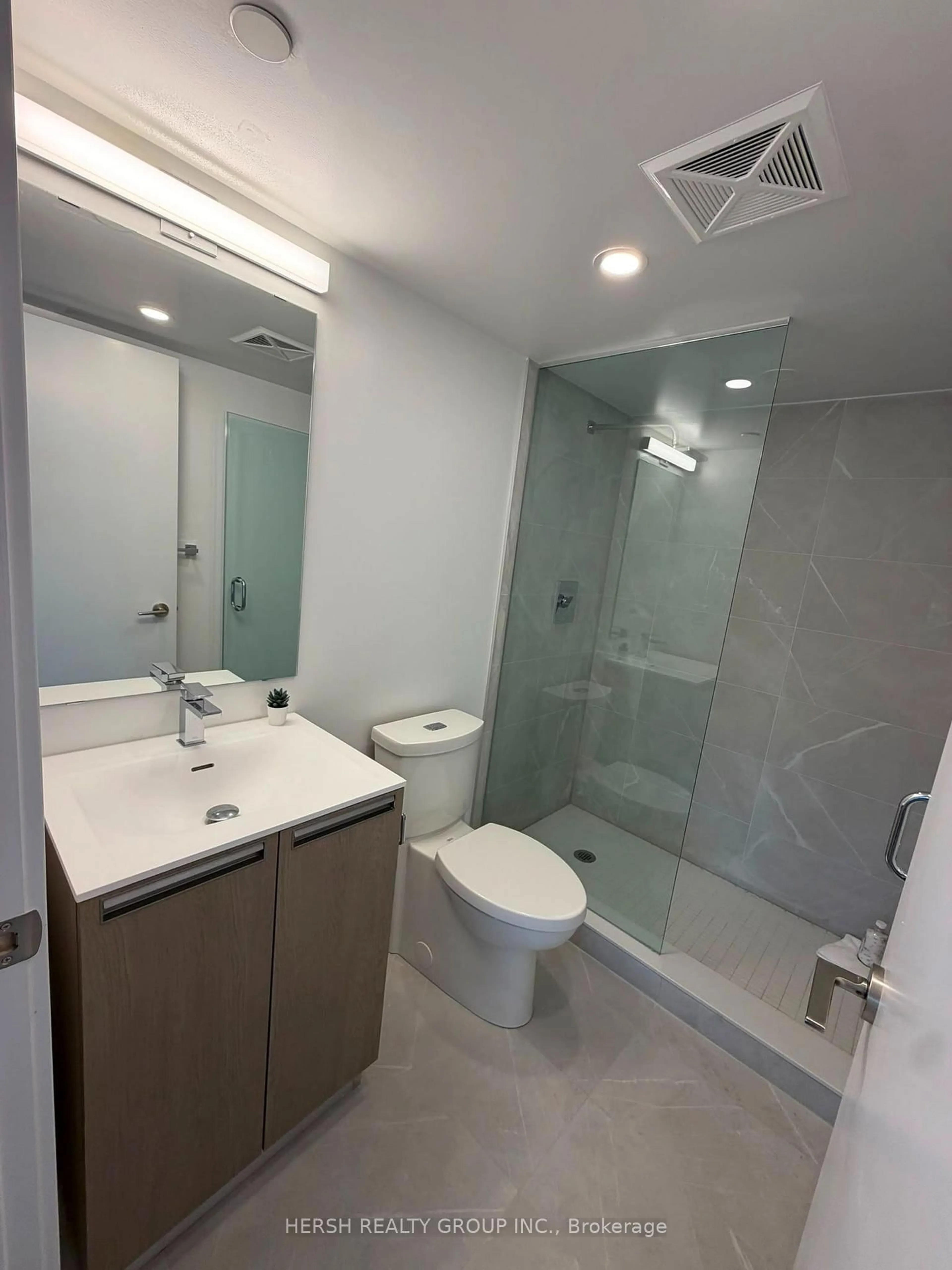 Standard bathroom, unknown for 160 Kingsway Cres #211, Toronto Ontario M8X 2S4