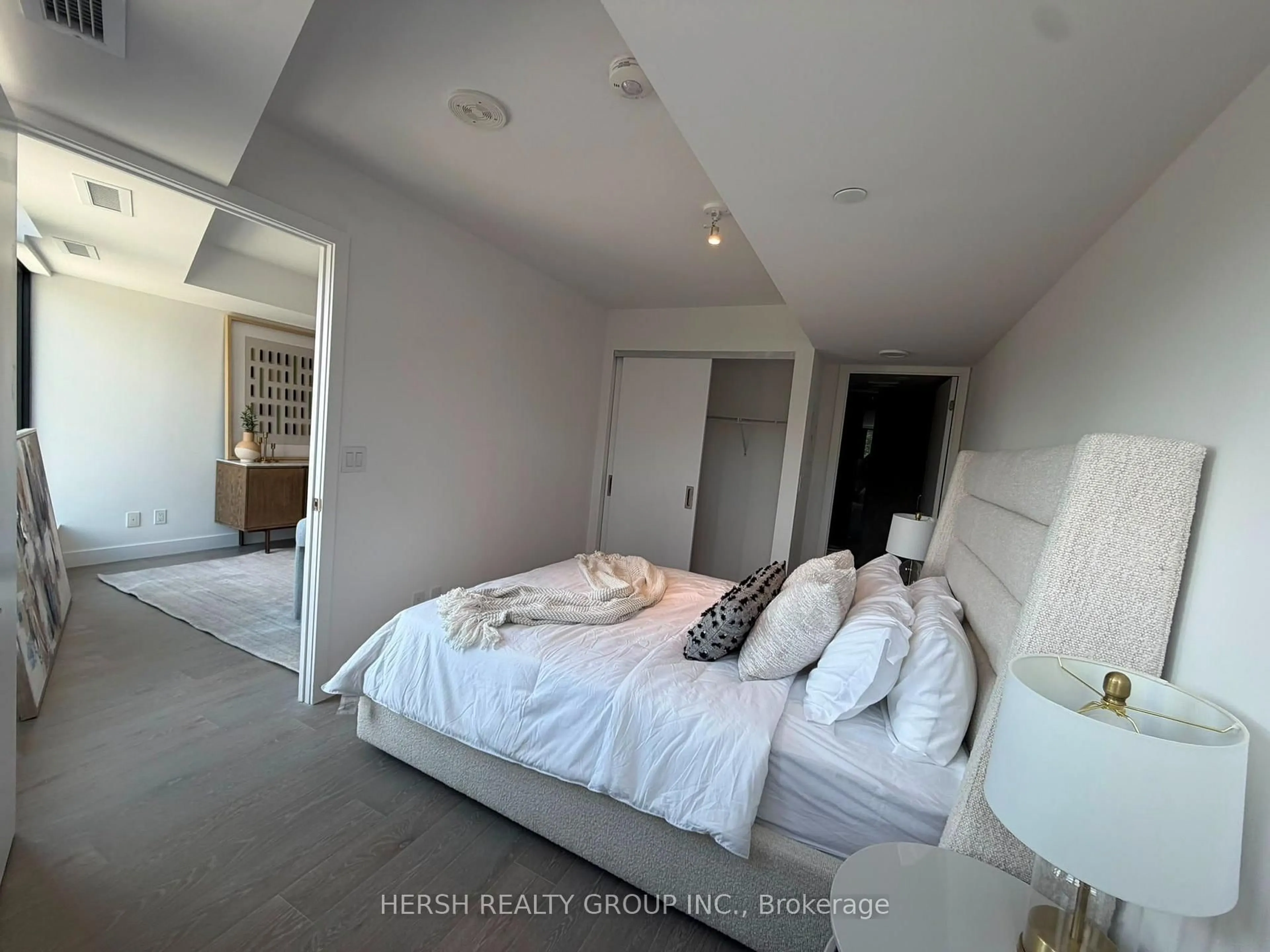 A pic of a room for 160 Kingsway Cres #211, Toronto Ontario M8X 2S4