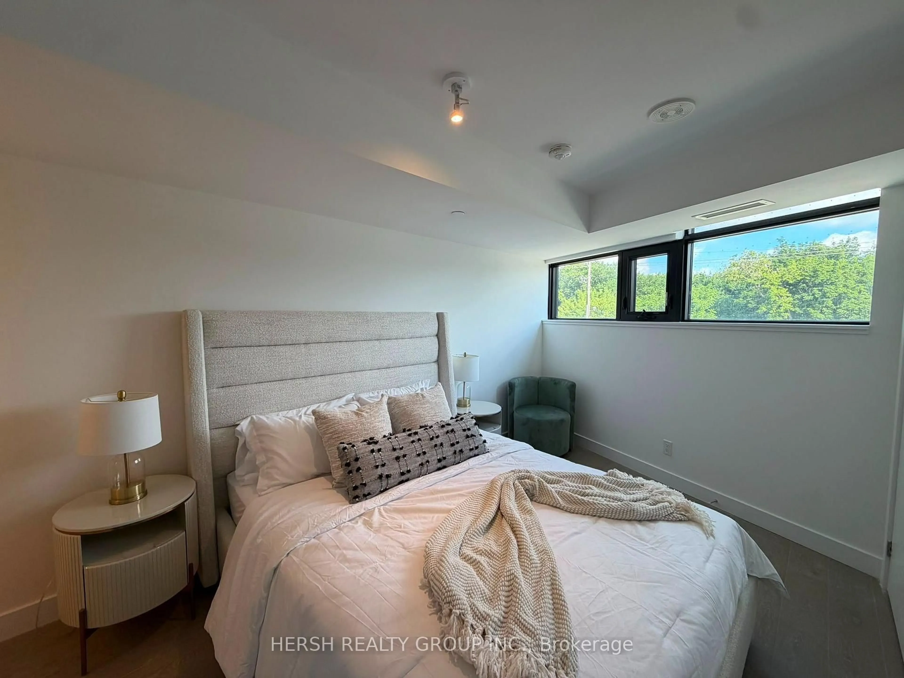 A pic of a room for 160 Kingsway Cres #211, Toronto Ontario M8X 2S4