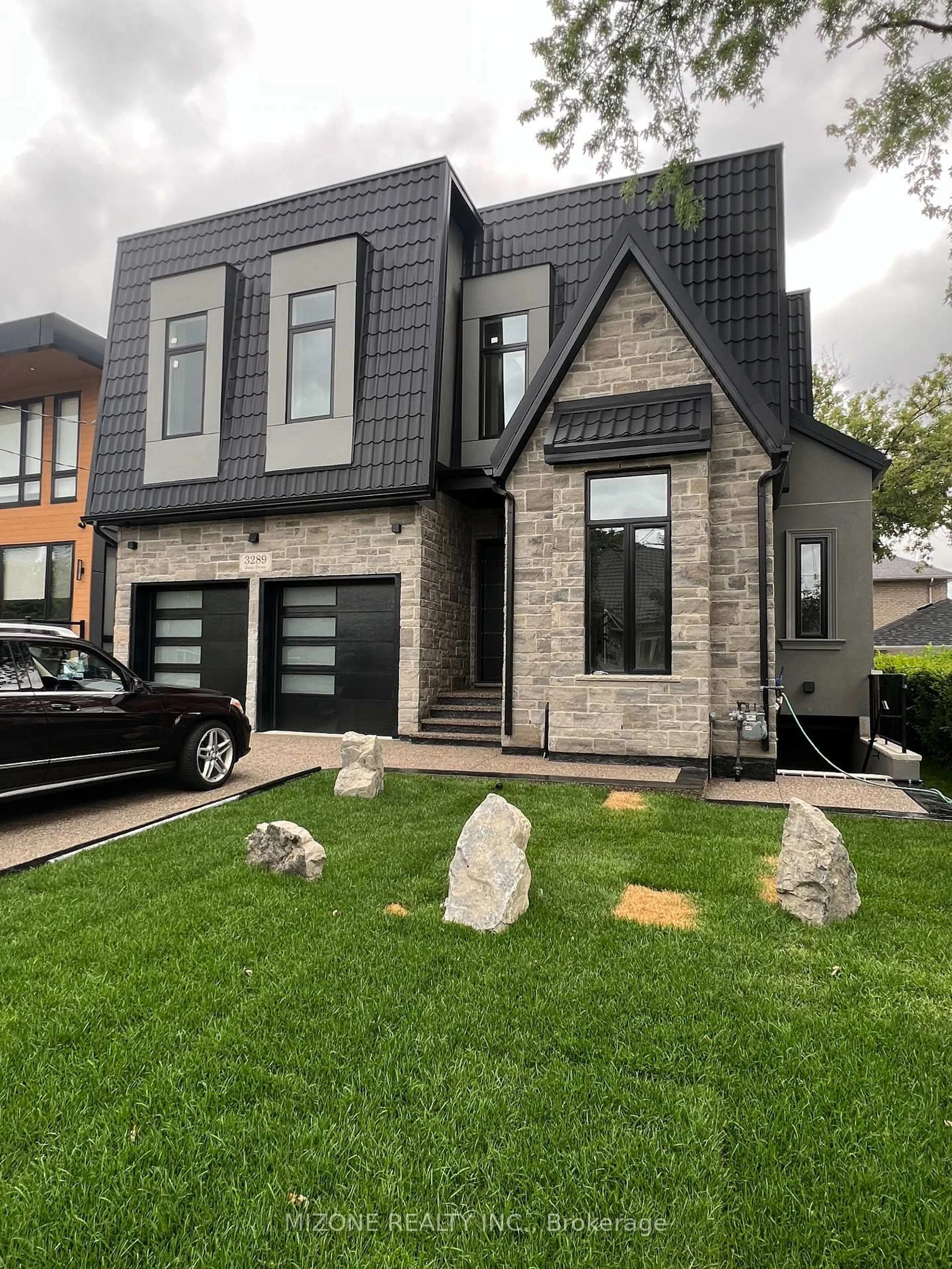 Home with brick exterior material, street for 3289 Joan Dr, Mississauga Ontario L5B 1T3