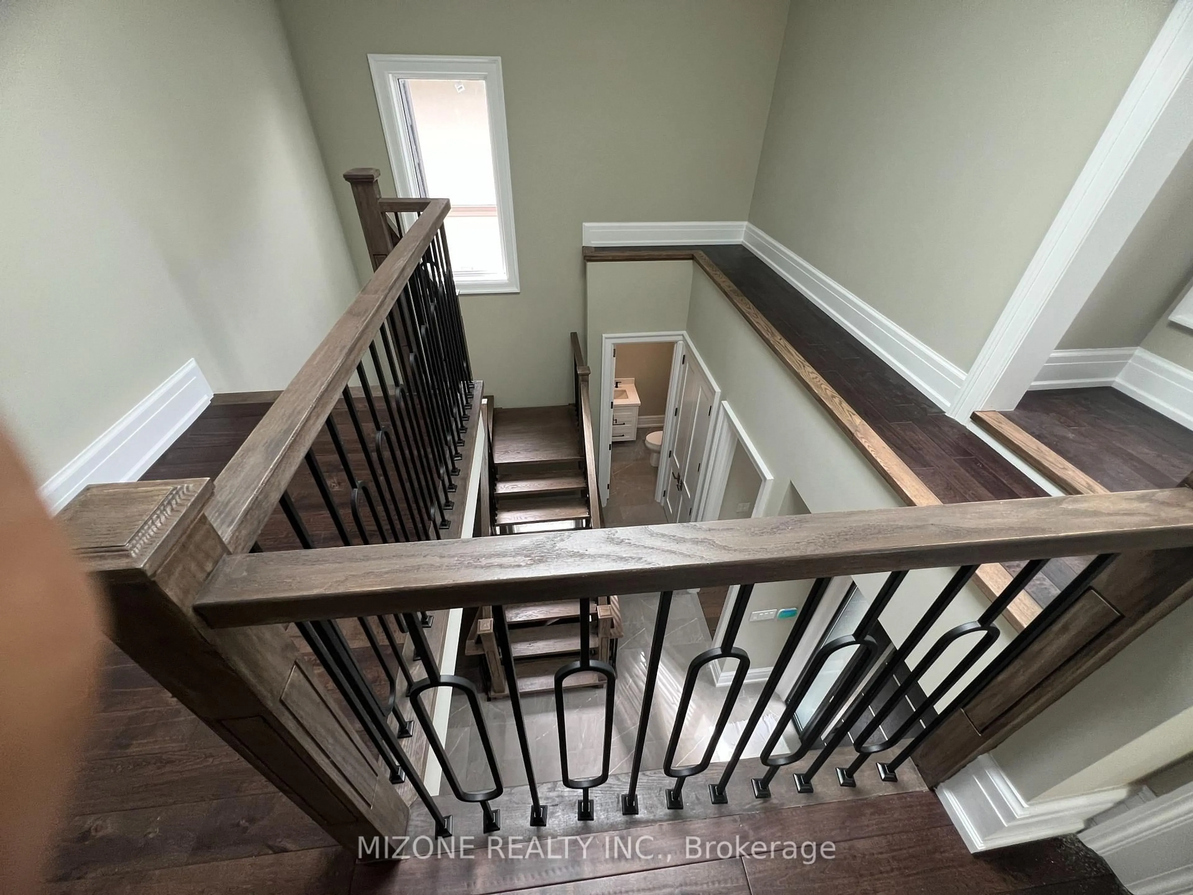 Stairs for 3289 Joan Dr, Mississauga Ontario L5B 1T3
