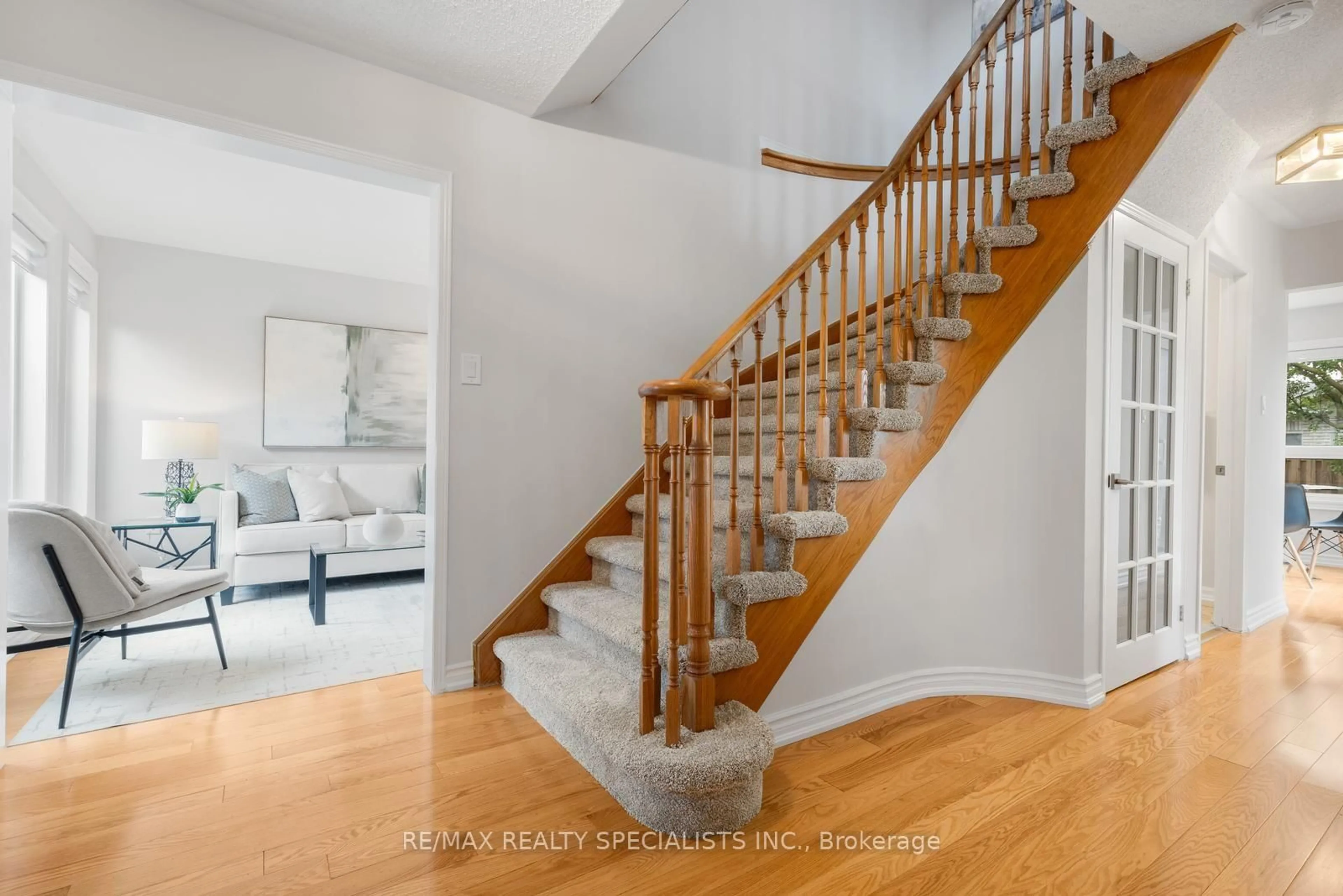 Indoor entryway for 3879 Periwinkle Cres, Mississauga Ontario L5N 6W7