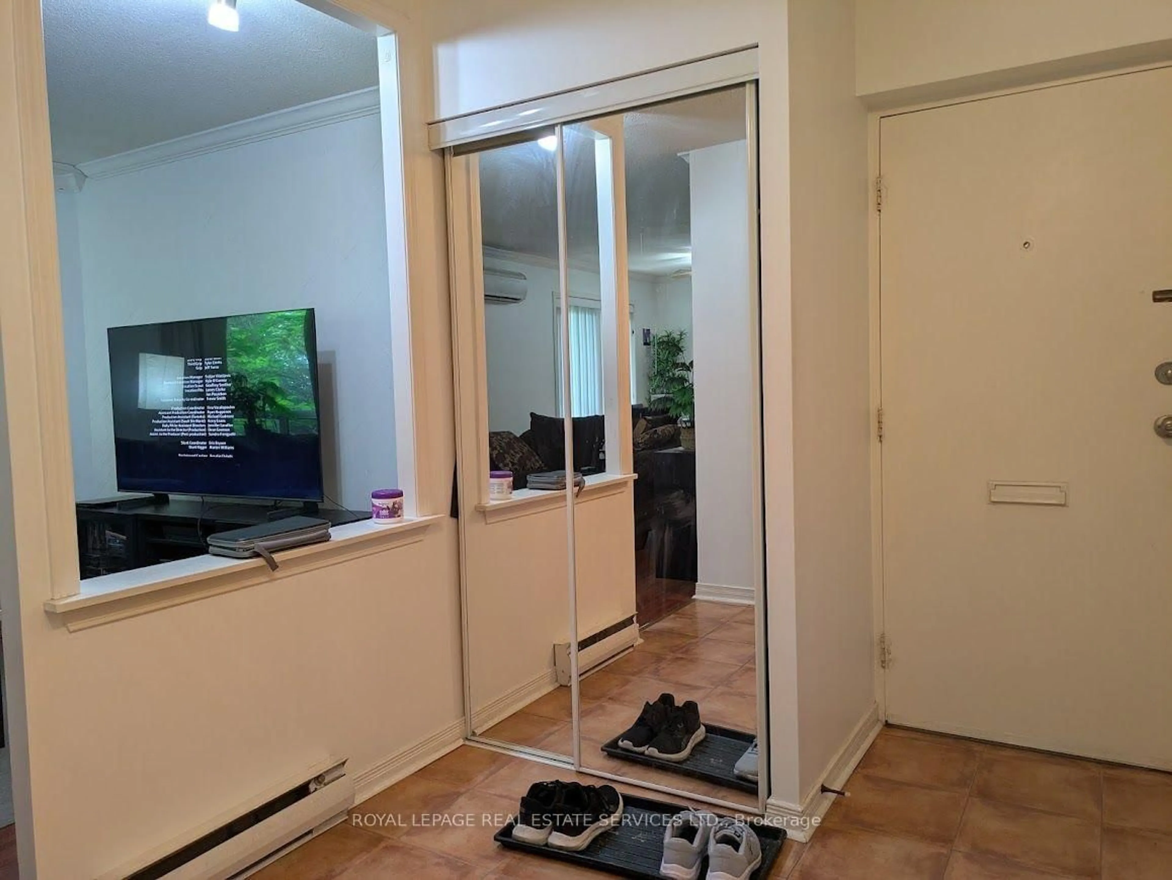 A pic of a room for 2035 South Millway Dr #12, Mississauga Ontario L5L 1R7