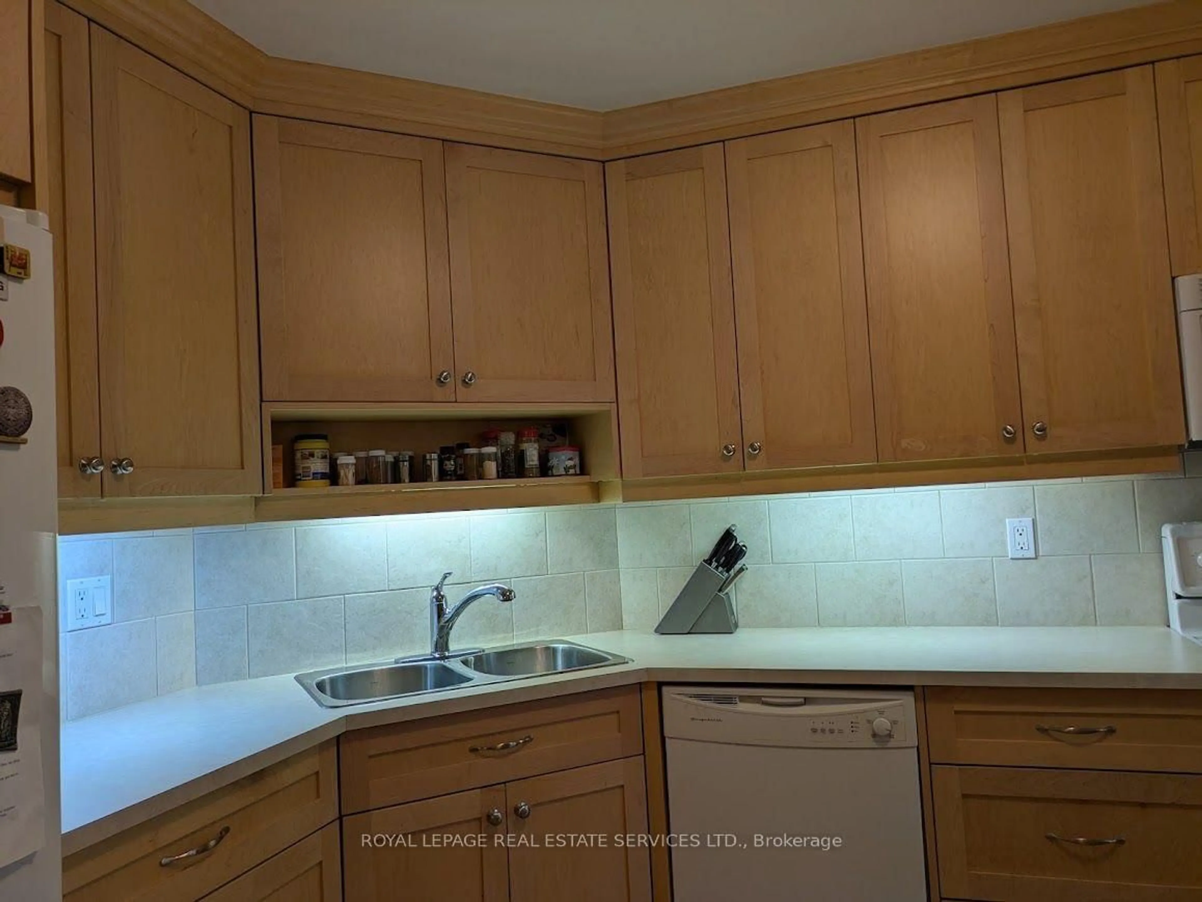 Standard kitchen, unknown for 2035 South Millway Dr #12, Mississauga Ontario L5L 1R7
