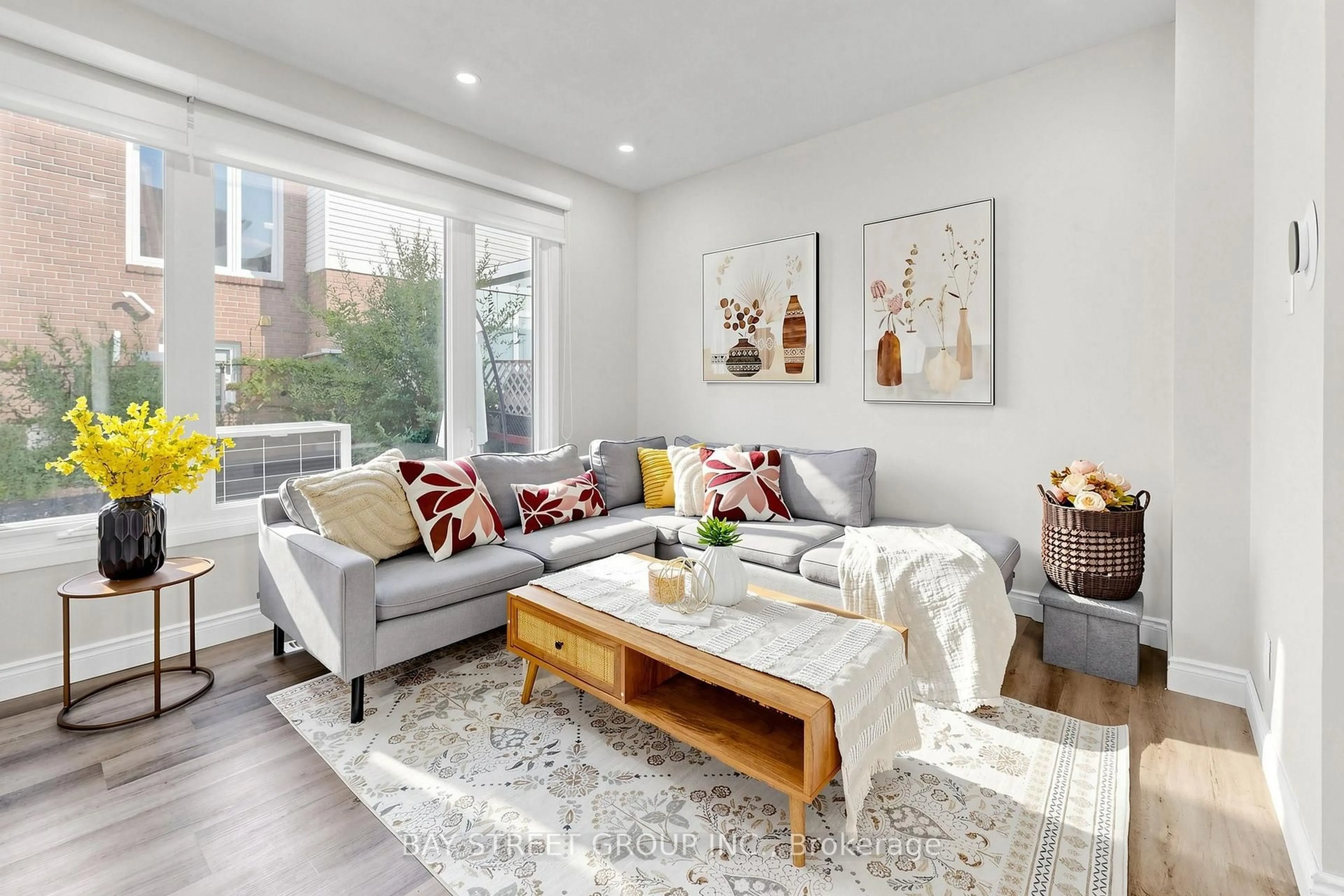 Living room with furniture, unknown for 10 Peelton Heights Rd, Brampton Ontario L6Y 2J2