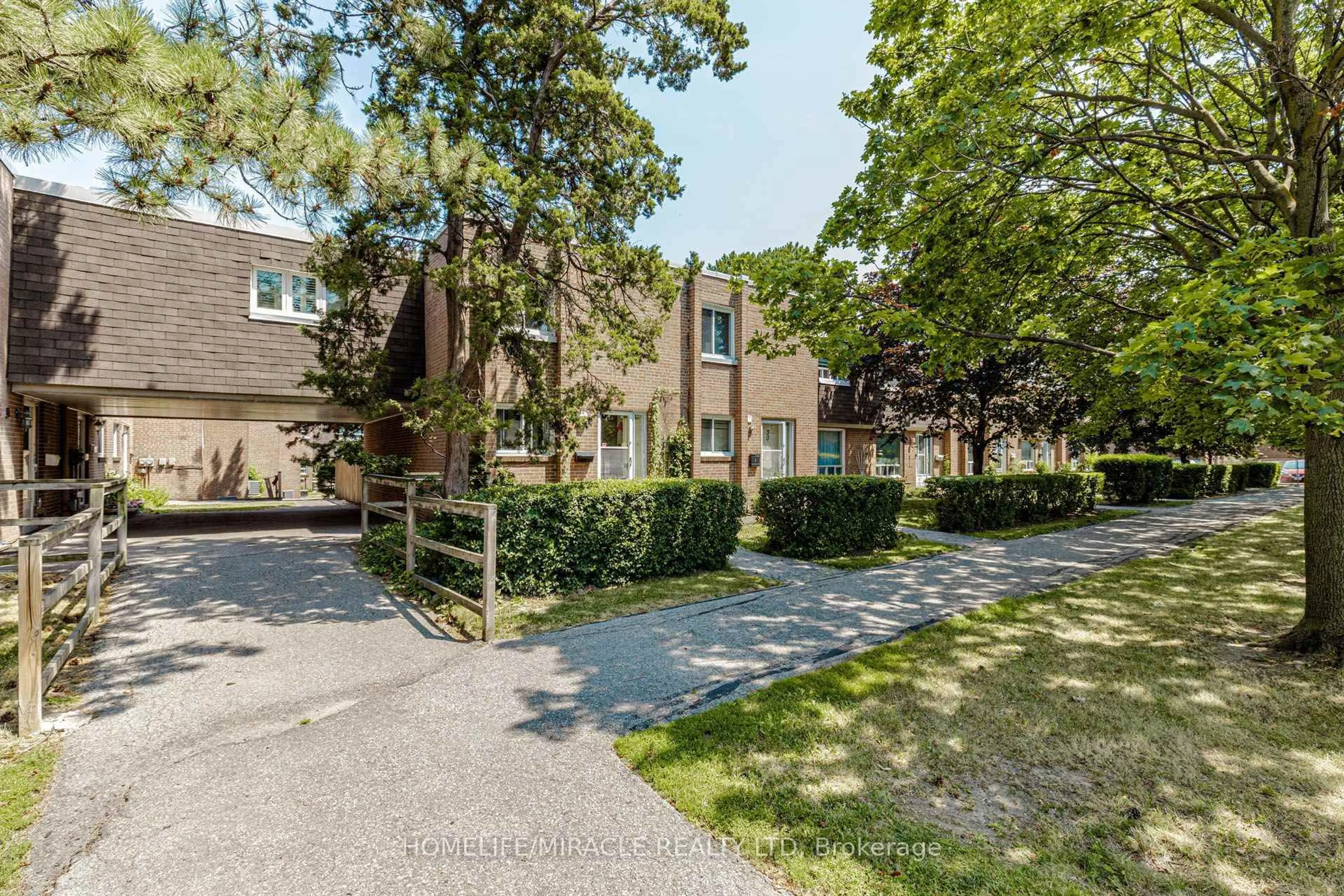 Unknown for 1730 Albion Rd #29, Toronto Ontario M9V 1C1