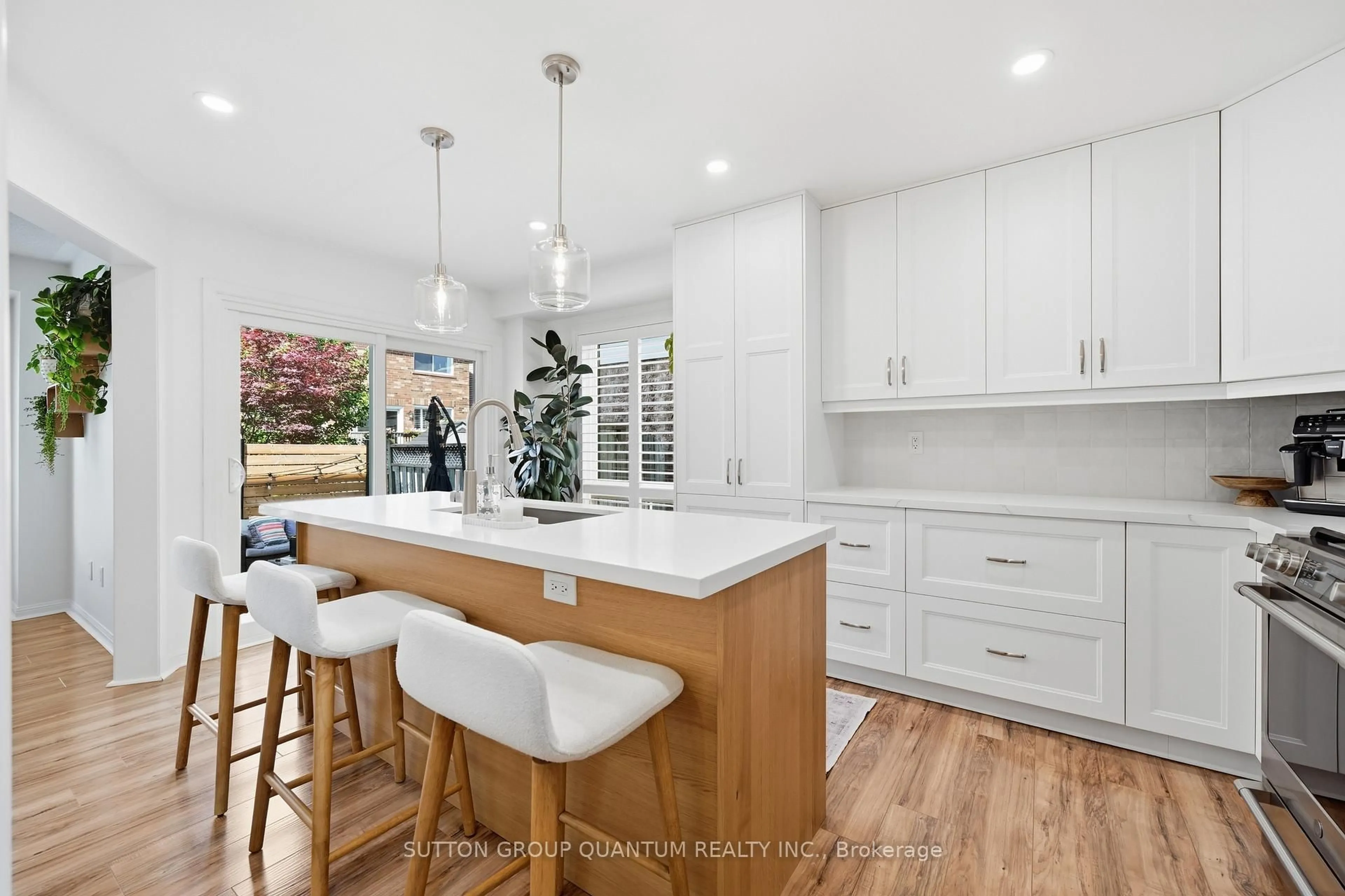 Open concept kitchen, unknown for 2245 Kenneth Cres, Burlington Ontario L7L 6T4