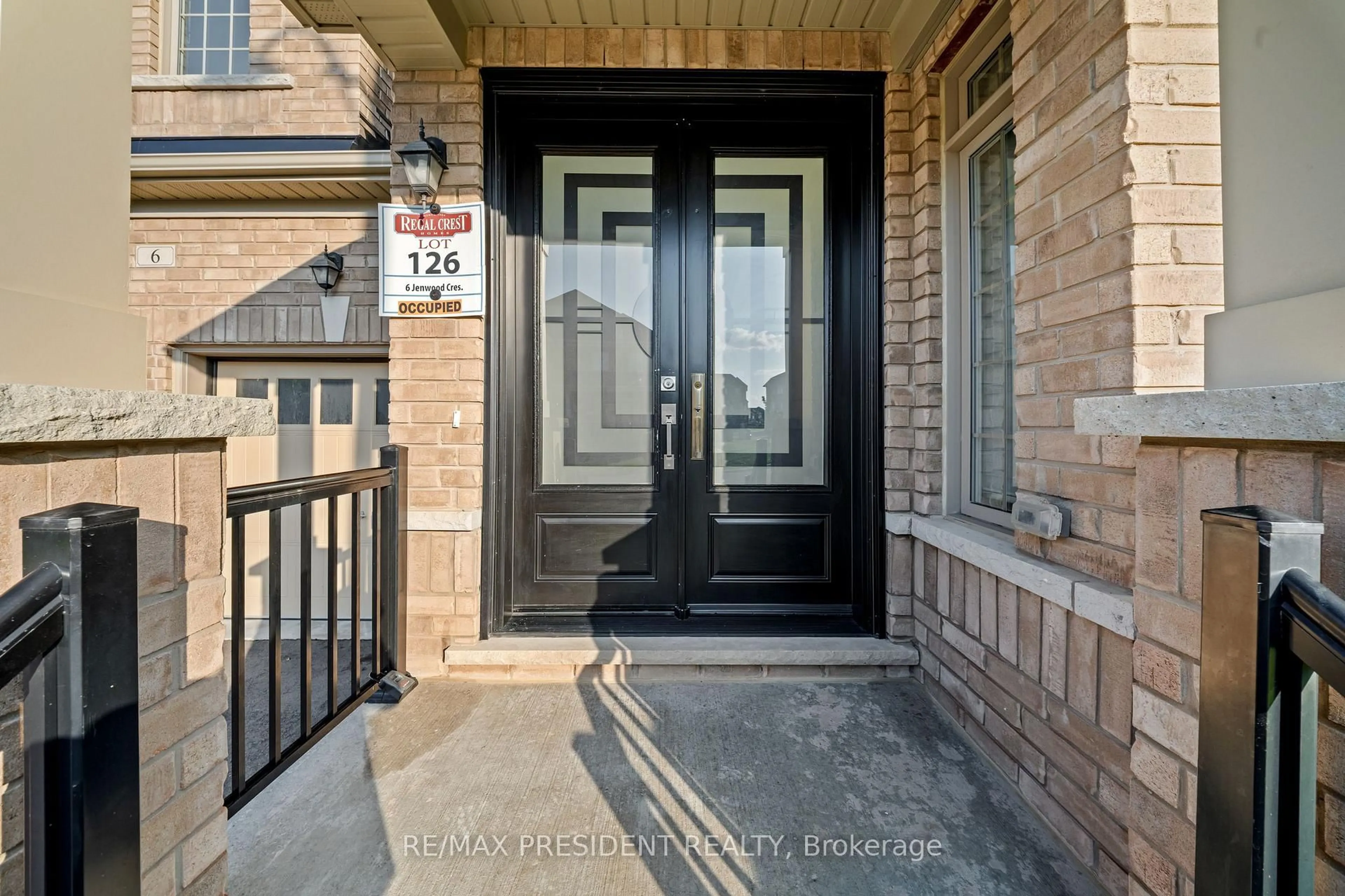 Indoor entryway for 6 JENWOOD Cres, Brampton Ontario L6R 4C6