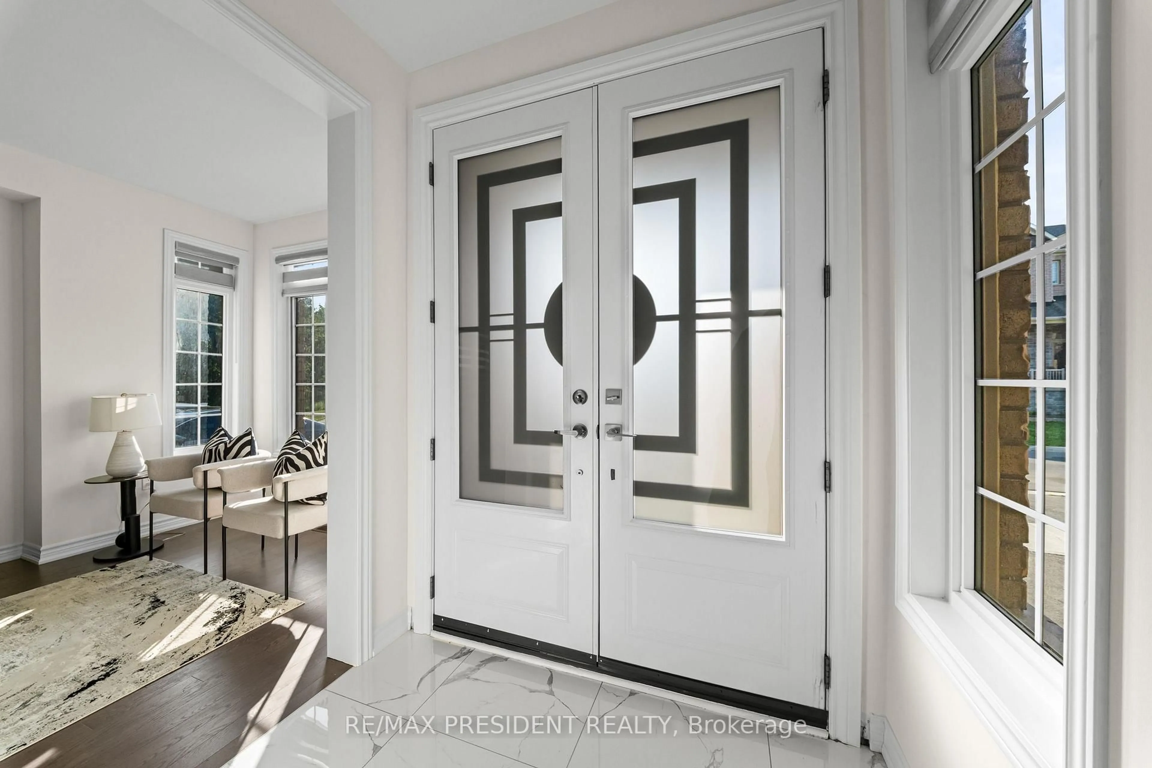 Indoor entryway for 6 JENWOOD Cres, Brampton Ontario L6R 4C6