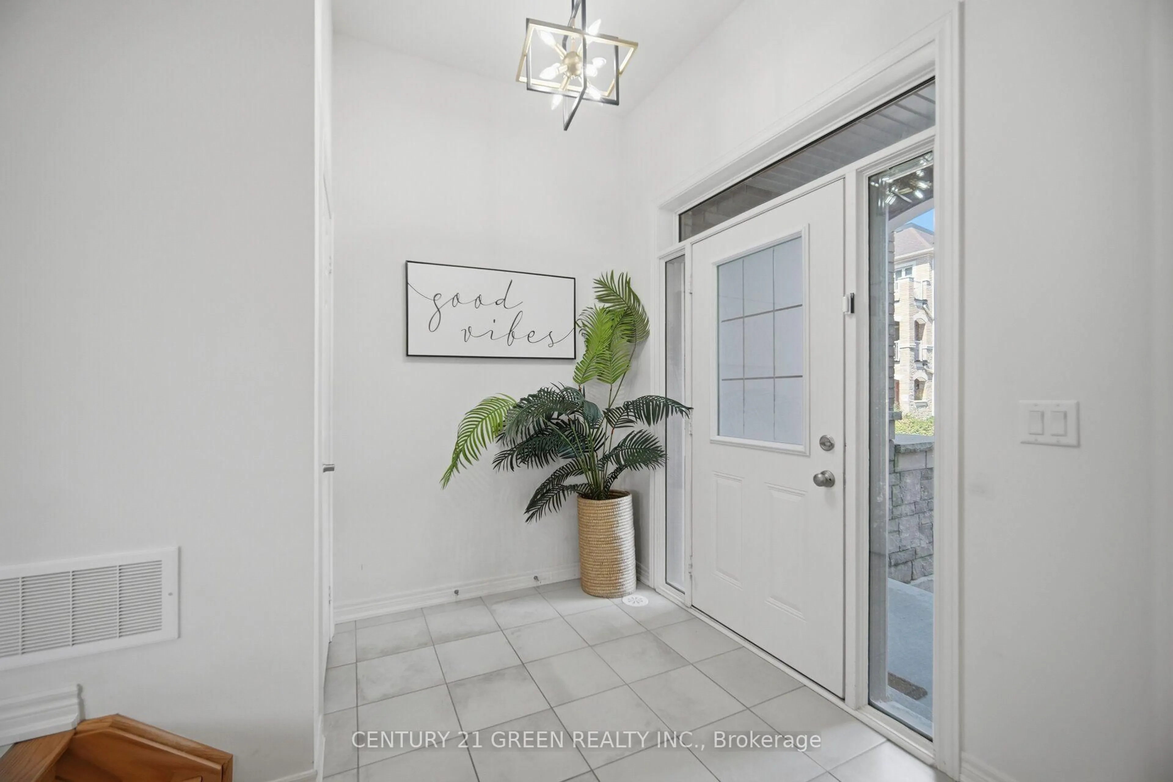Indoor entryway for 537 Dundas St, Oakville Ontario L6H 3P6