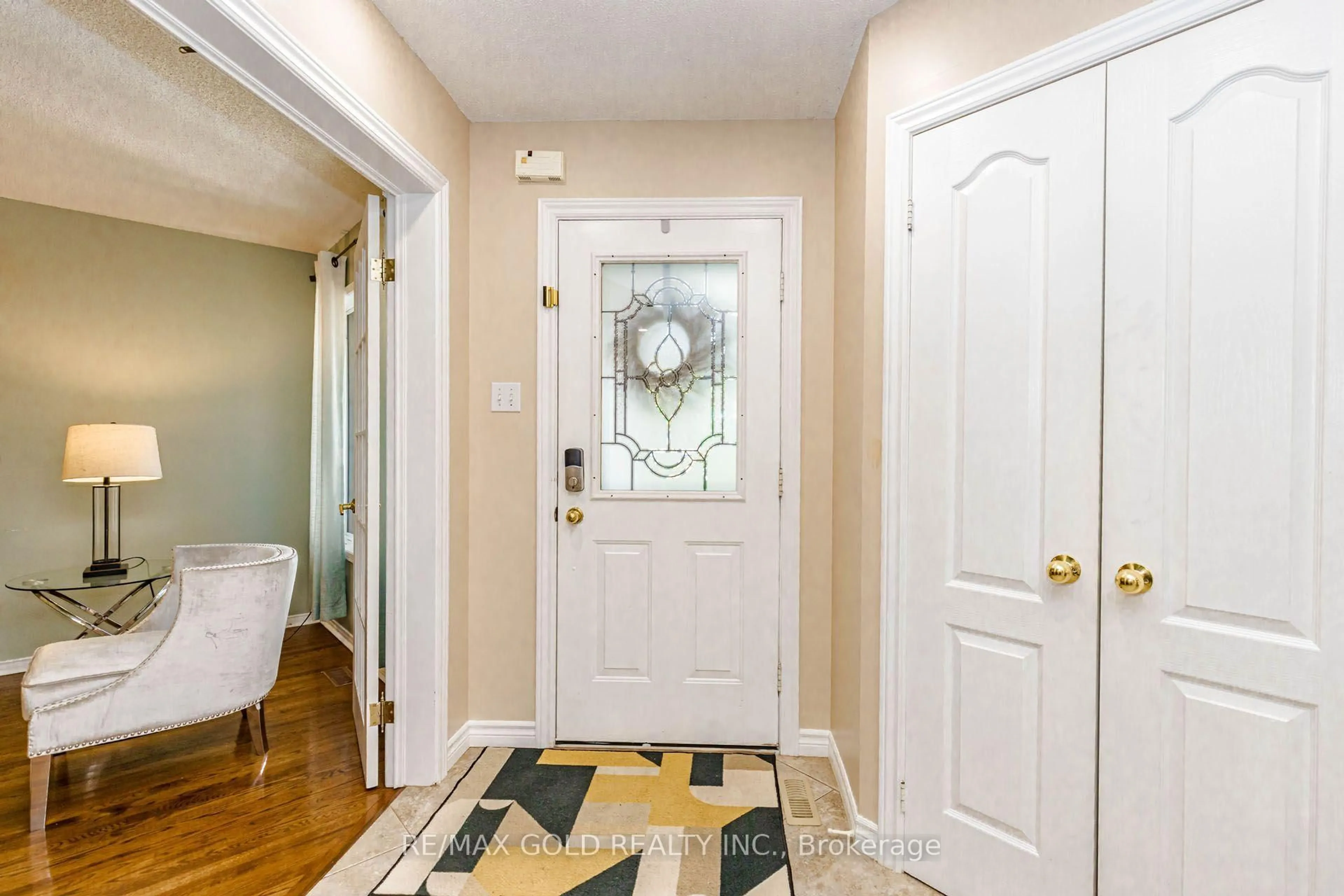 Indoor entryway for 93 Lauchlin Cres, Halton Hills Ontario L7G 5R3