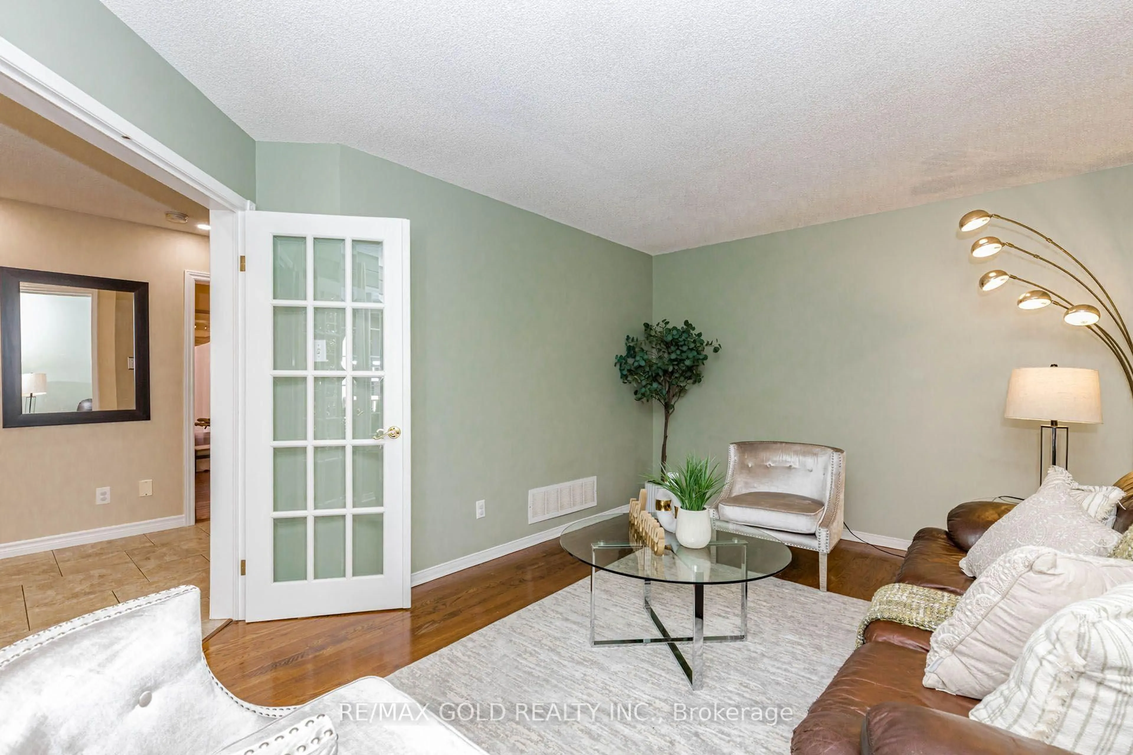 Living room with furniture, unknown for 93 Lauchlin Cres, Halton Hills Ontario L7G 5R3