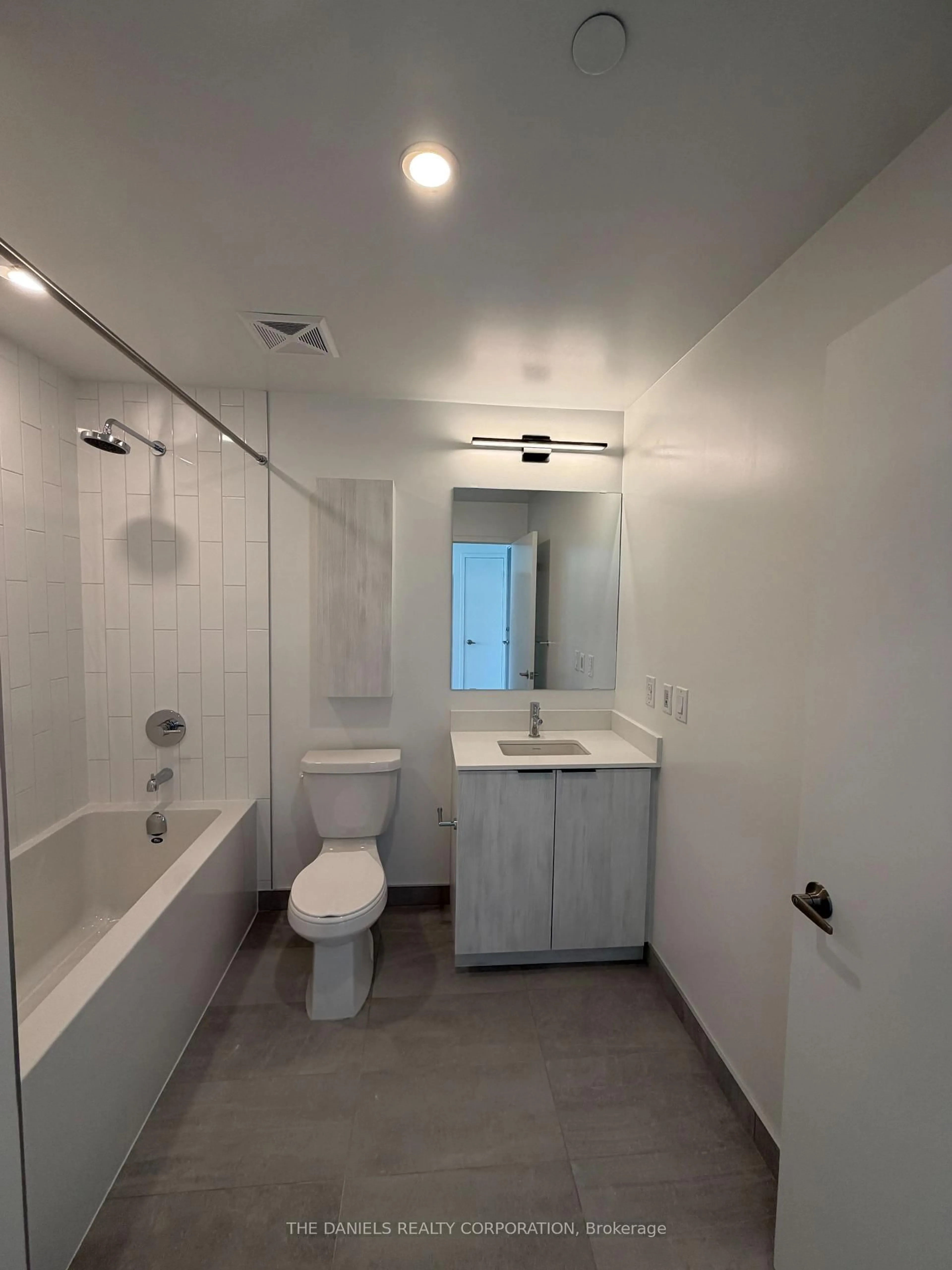 Standard bathroom, unknown for 2485 Eglinton Ave #1222, Mississauga Ontario L5M 2T1