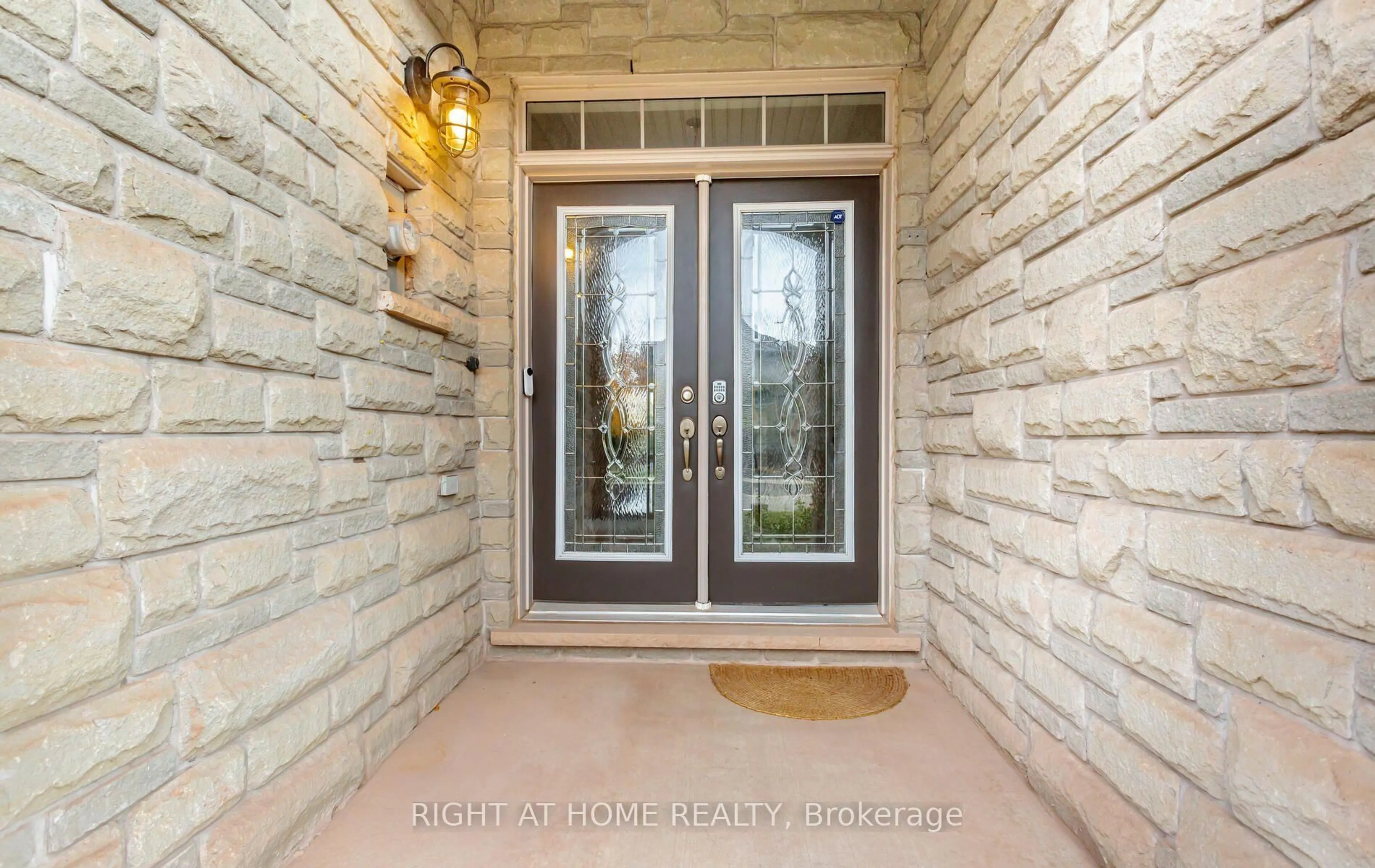 Indoor entryway for 2419 Wasaga Dr, Oakville Ontario L6H 0B8