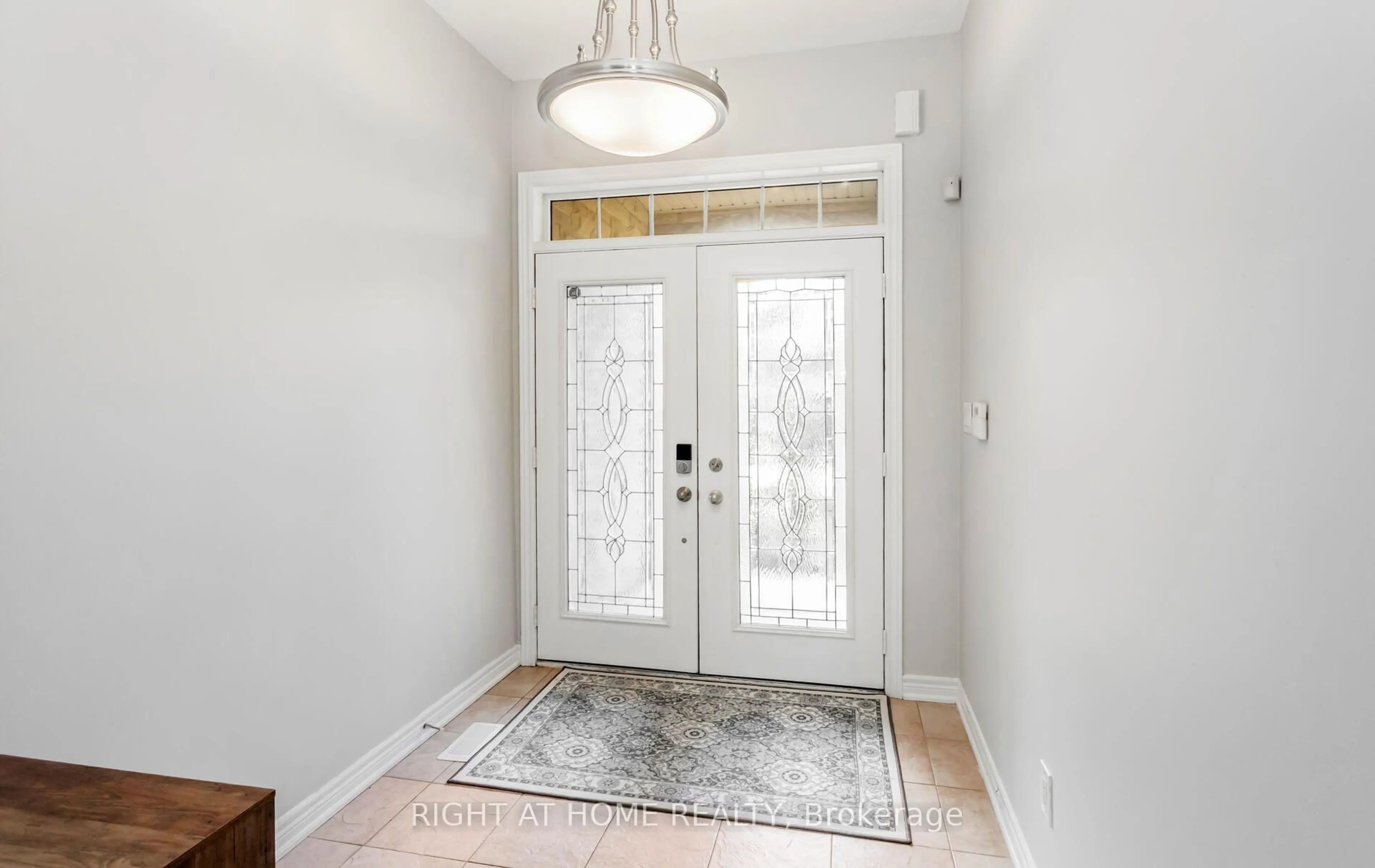 Indoor entryway for 2419 Wasaga Dr, Oakville Ontario L6H 0B8