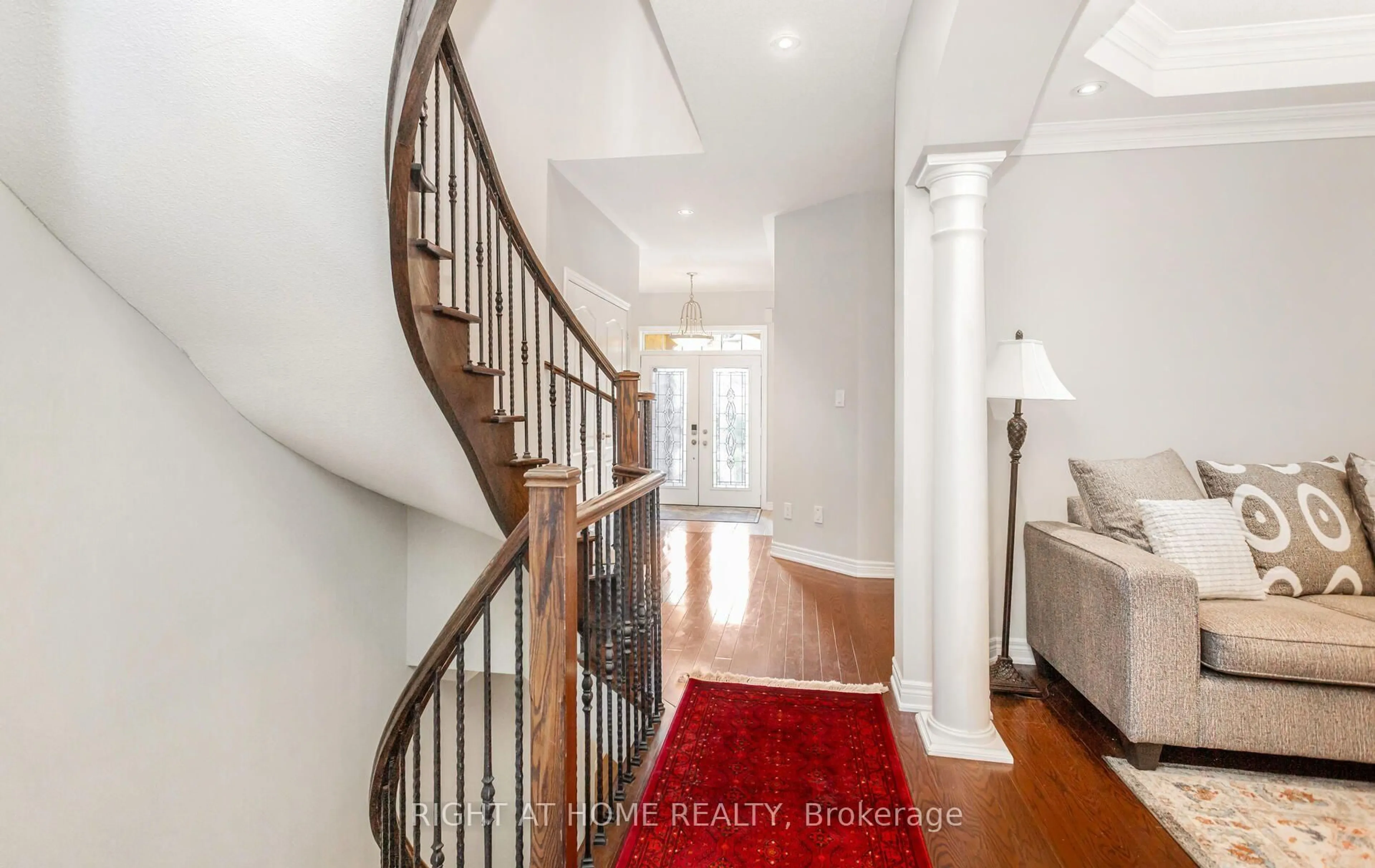 Indoor entryway for 2419 Wasaga Dr, Oakville Ontario L6H 0B8