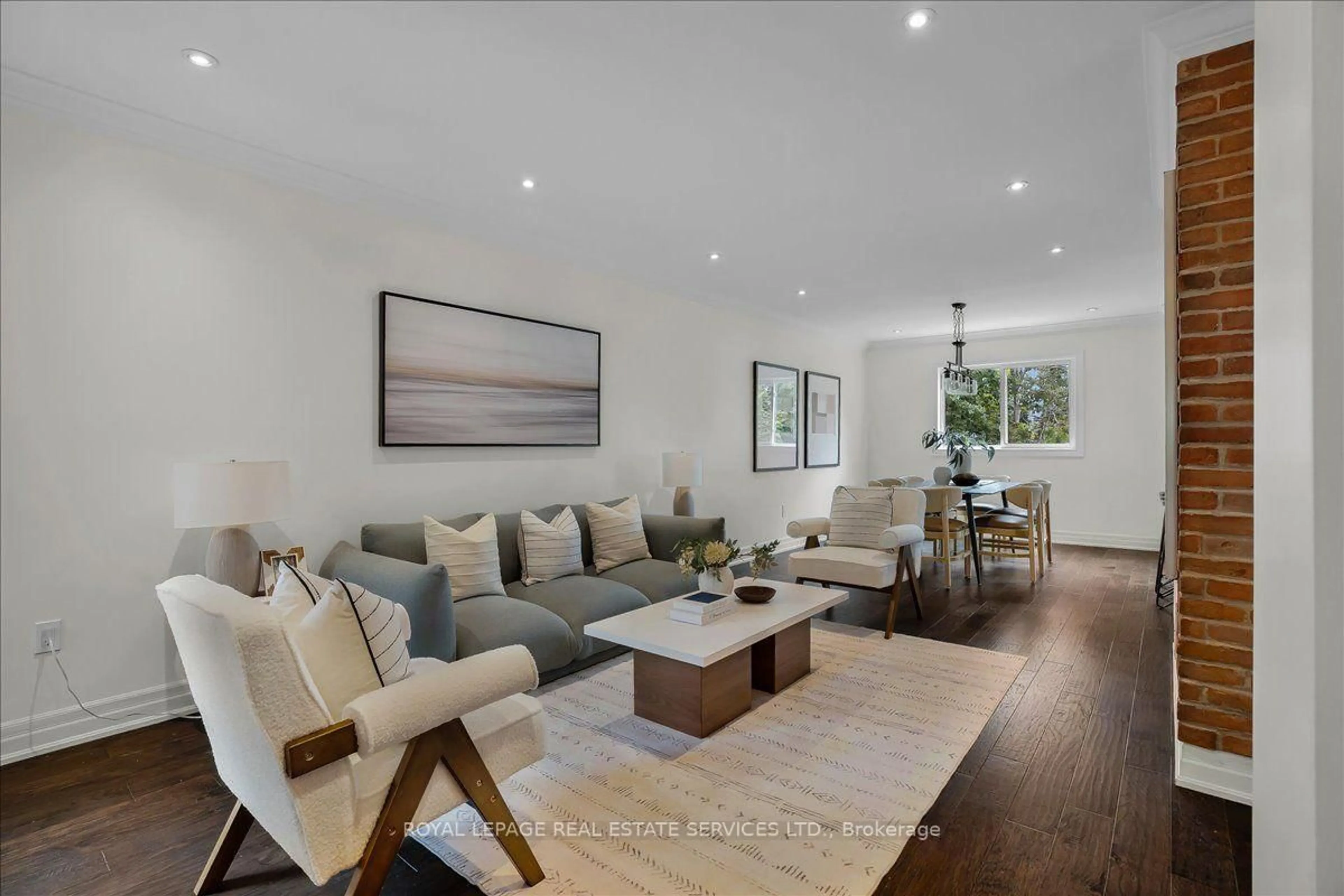 Living room with furniture, unknown for 3896 Densbury Dr, Mississauga Ontario L5N 6Y9