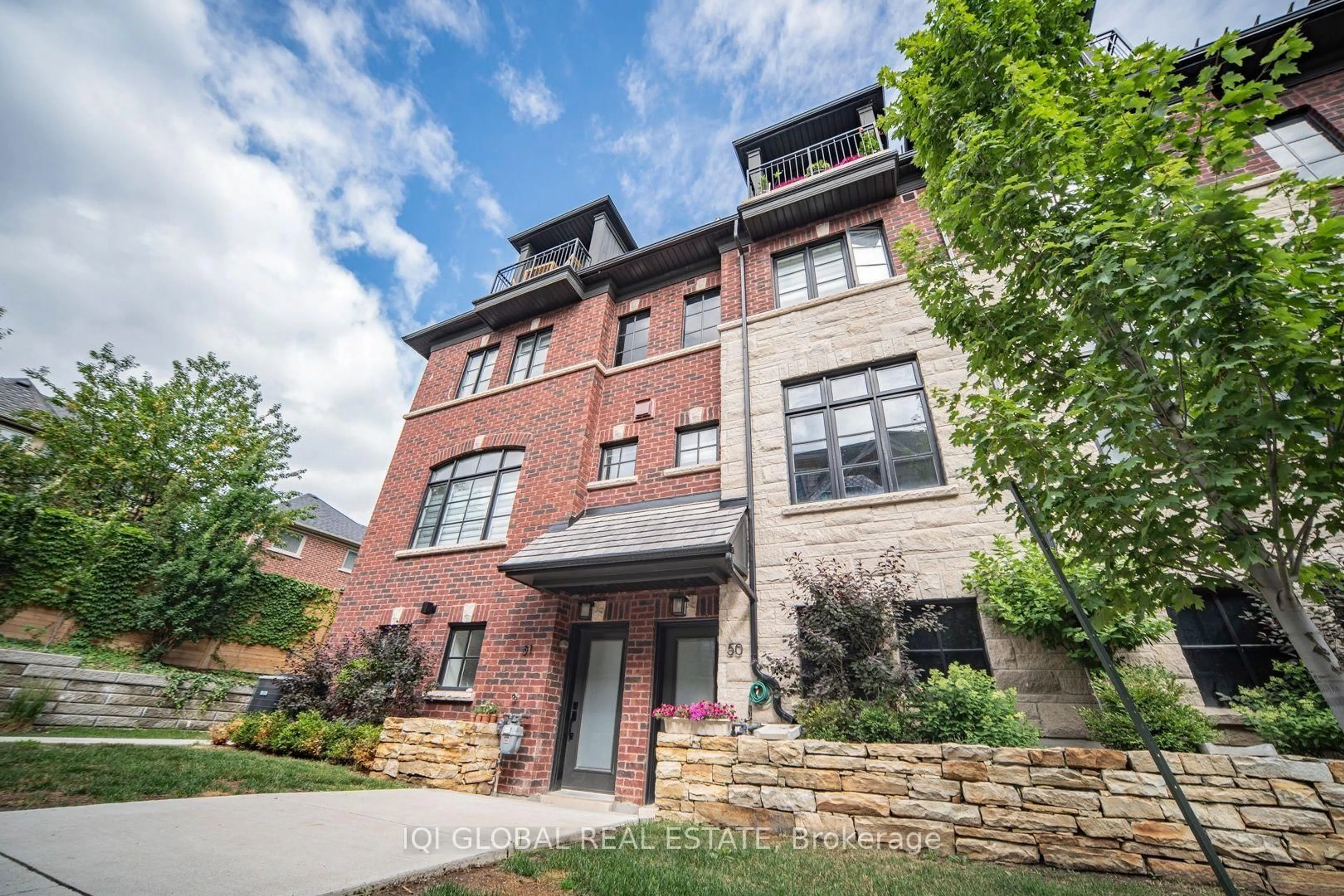 Home with brick exterior material, building for 30 Lunar Cres #50, Mississauga Ontario L5M 2P6