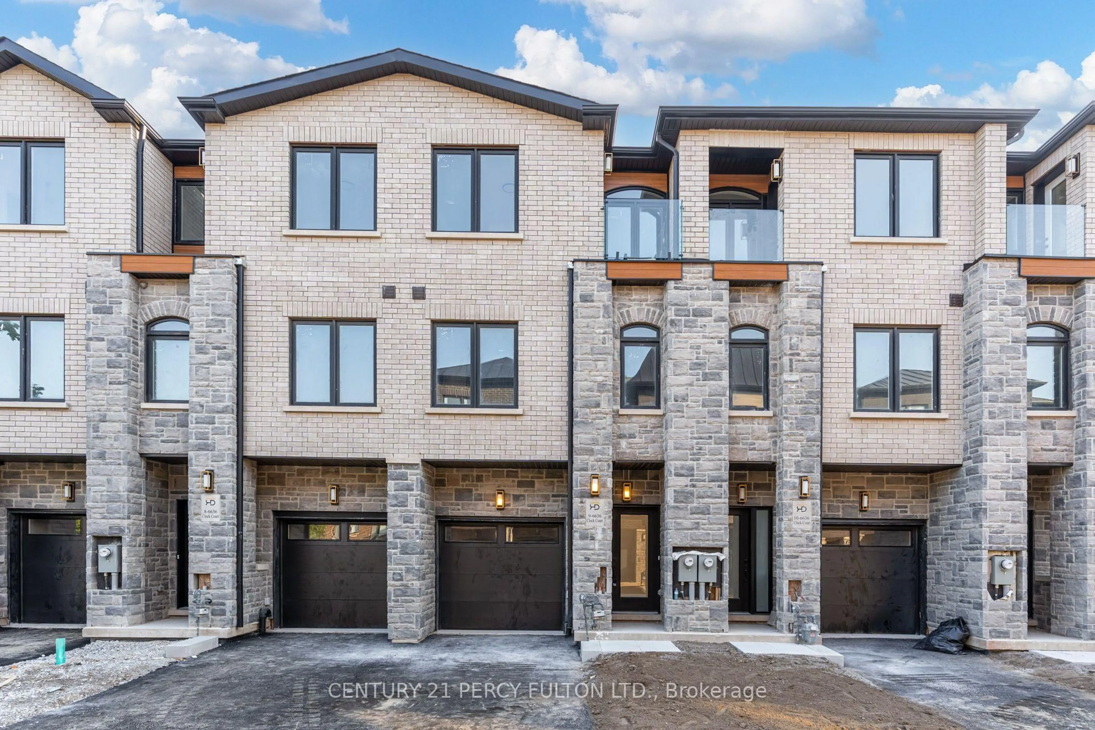 Home with brick exterior material, unknown for 6636 Clock Crt #9, Mississauga Ontario L5W 1N2