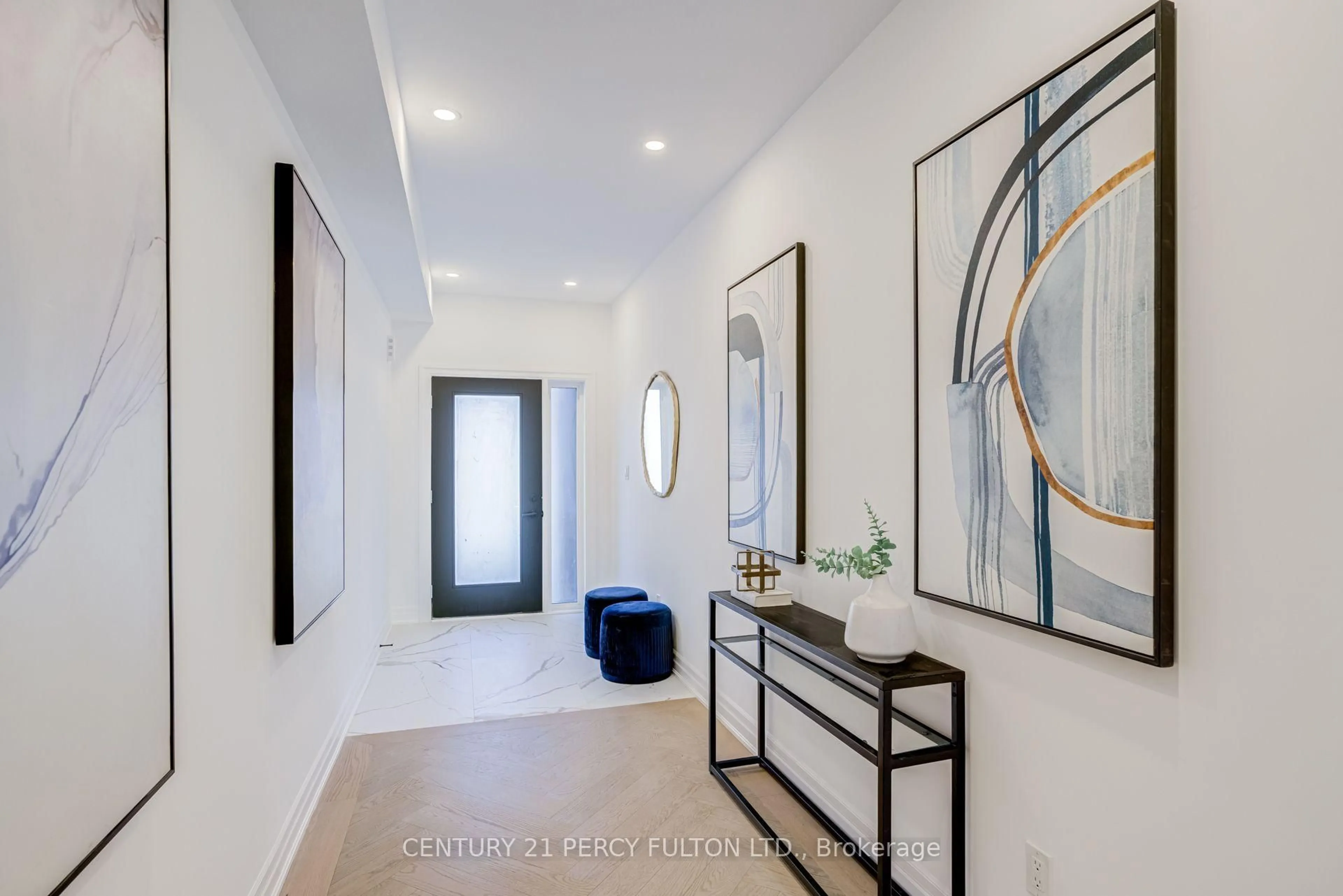 Indoor entryway for 6636 Clock Crt #9, Mississauga Ontario L5W 1N2