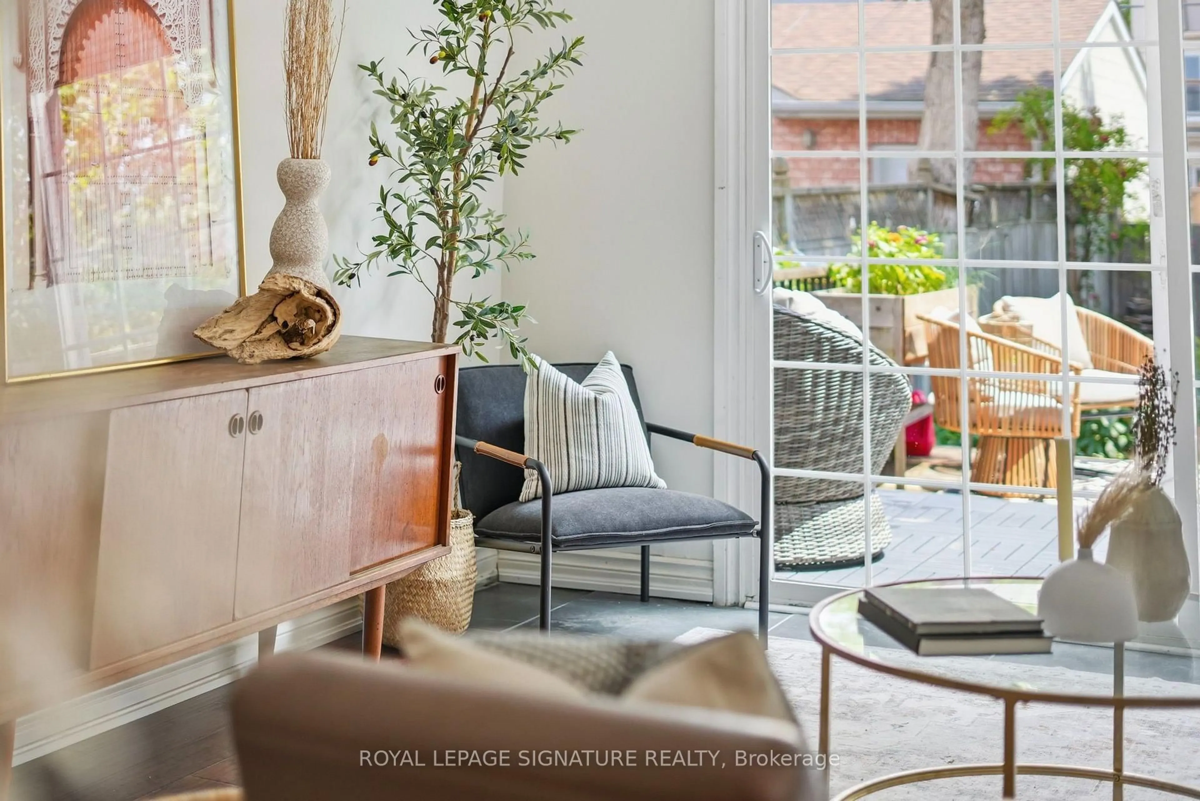 Living room with furniture, unknown for 497 Salem Ave, Toronto Ontario M6H 3C9