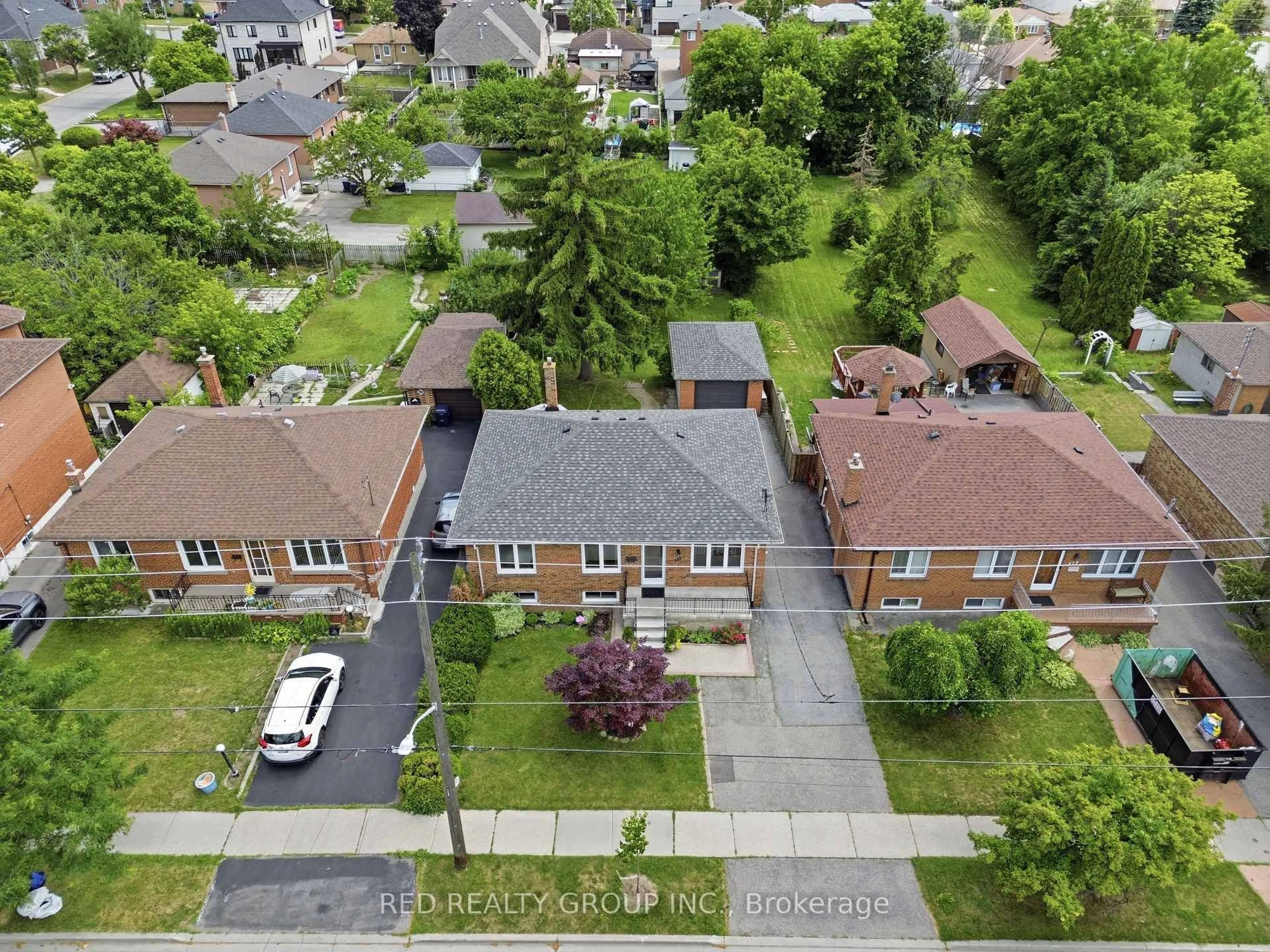 A pic from outside/outdoor area/front of a property/back of a property/a pic from drone, street for 281 Falstaff Ave, Toronto Ontario M6L 2G4