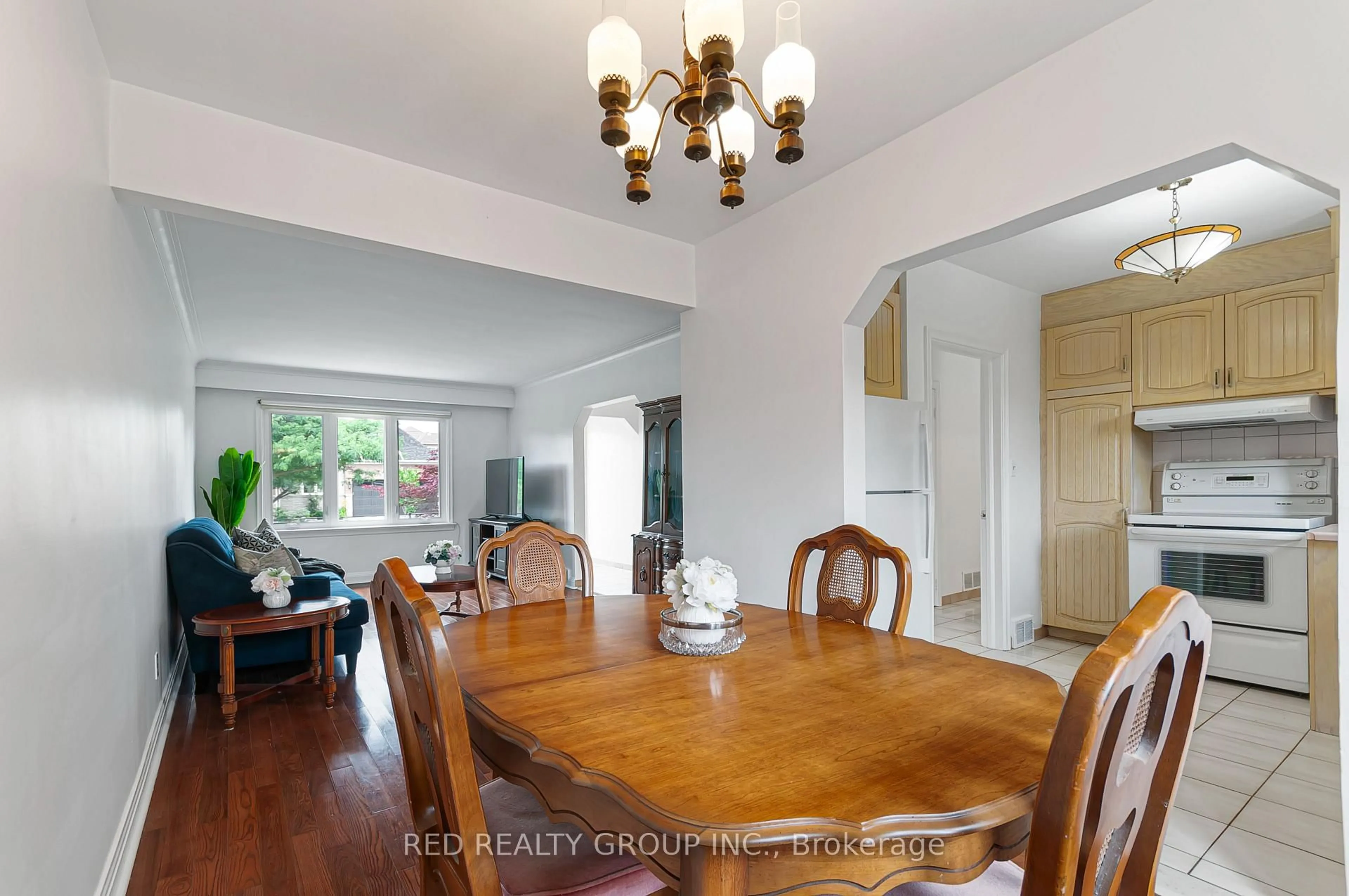 Dining room, wood/laminate floor for 281 Falstaff Ave, Toronto Ontario M6L 2G4