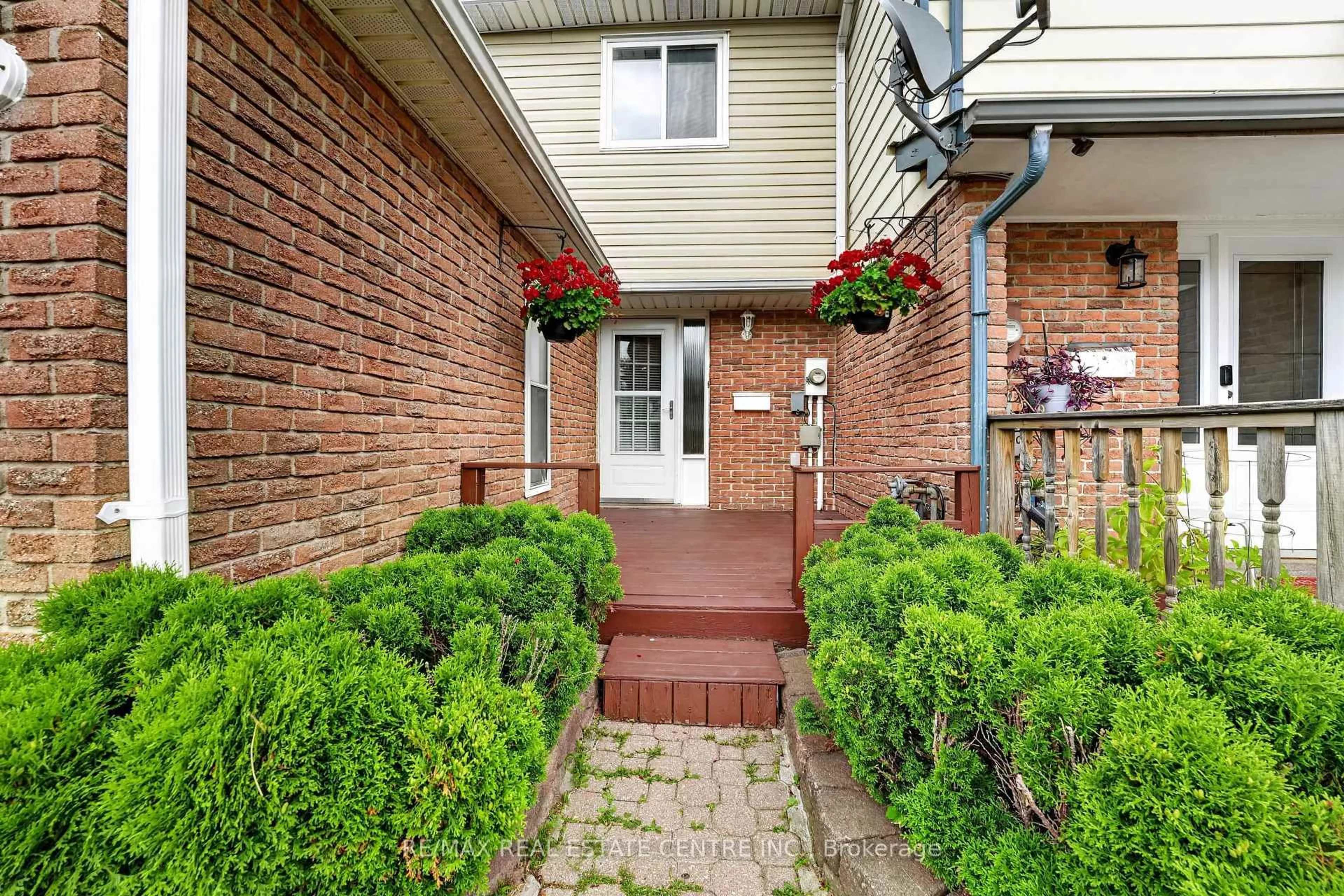 Patio, street for 23 Burbank Cres, Orangeville Ontario L9W 3E6