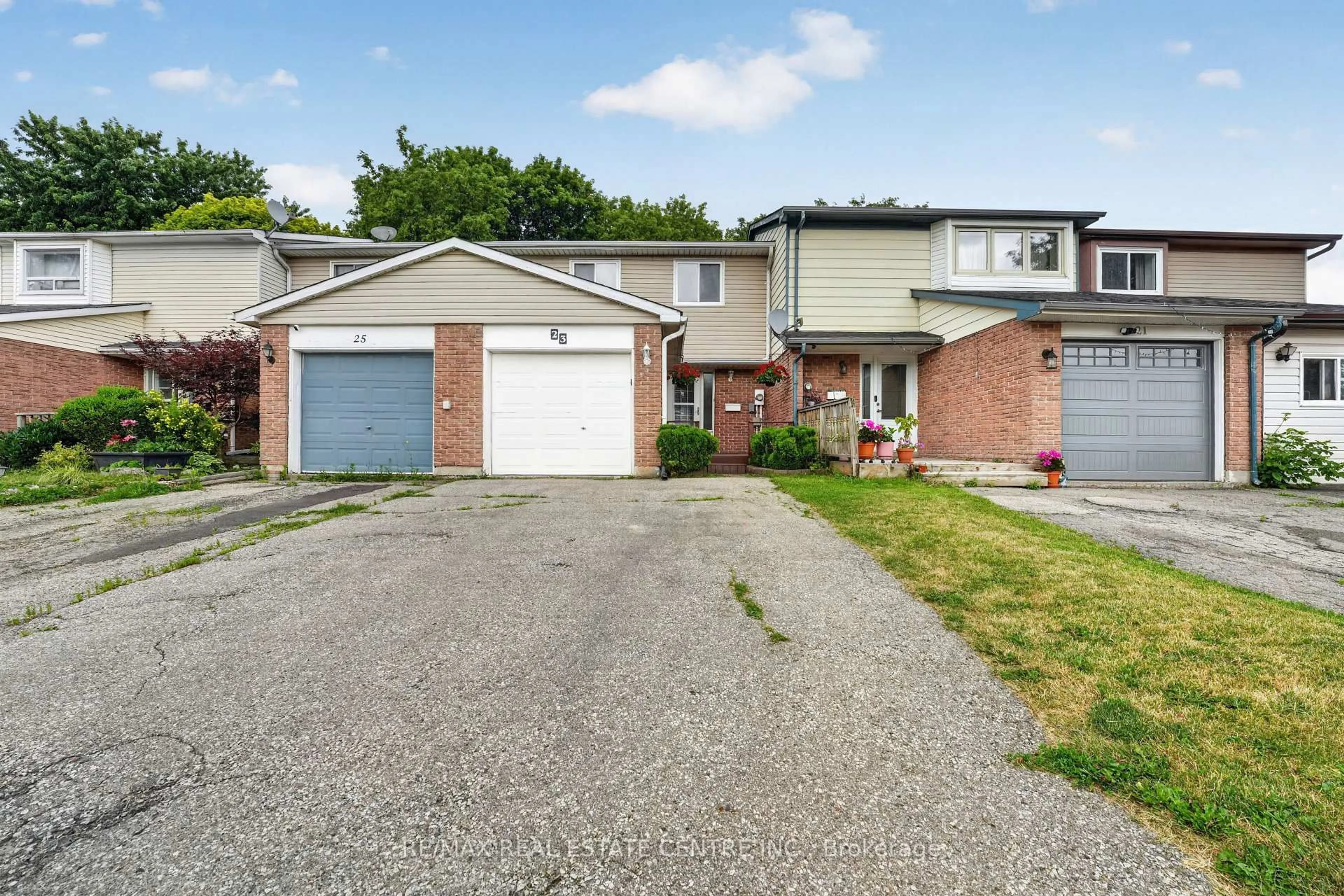A pic from outside/outdoor area/front of a property/back of a property/a pic from drone, street for 23 Burbank Cres, Orangeville Ontario L9W 3E6