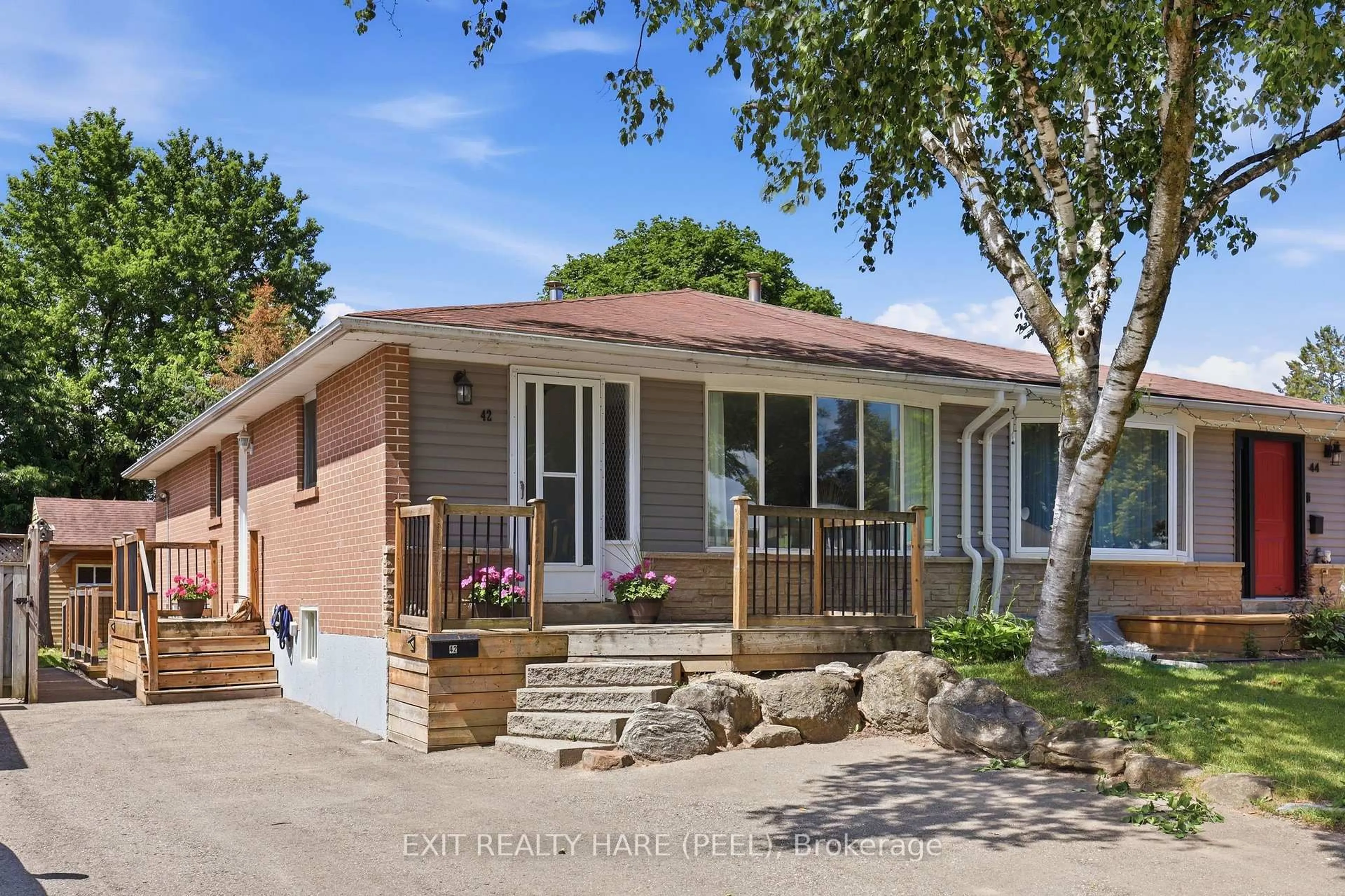 Home with brick exterior material, street for 42 Highland Dr, Orangeville Ontario L9W 2Y3