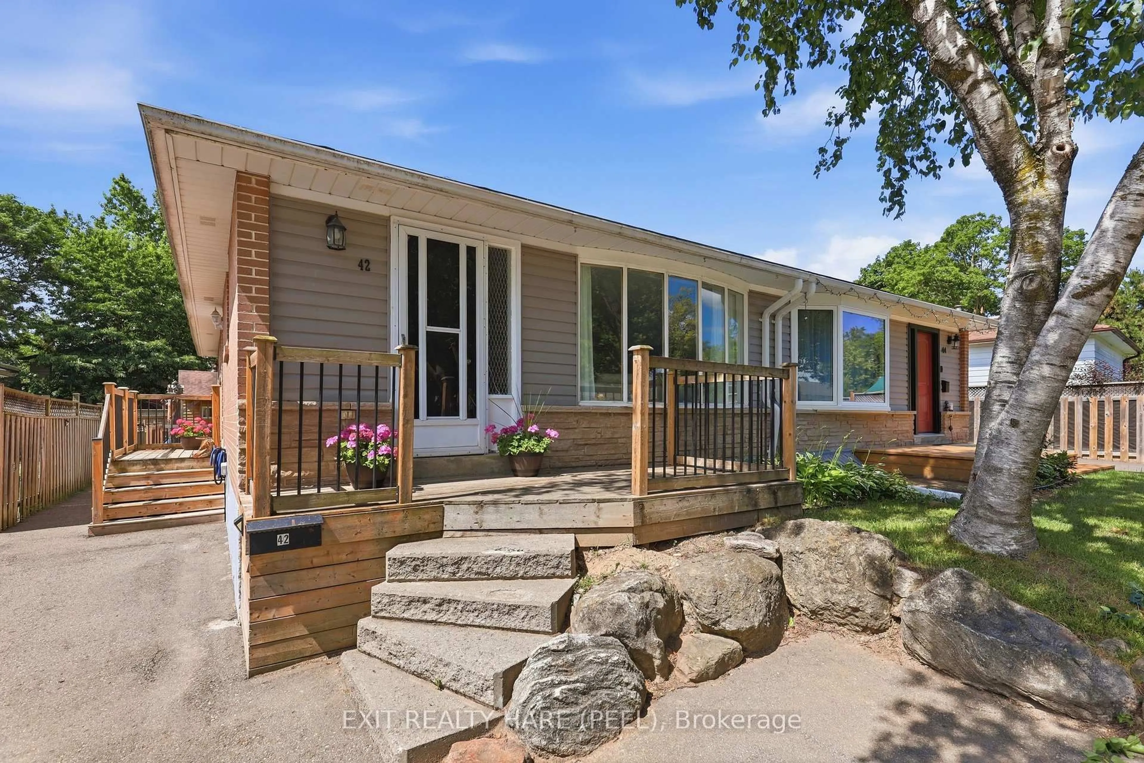 Home with brick exterior material, street for 42 Highland Dr, Orangeville Ontario L9W 2Y3