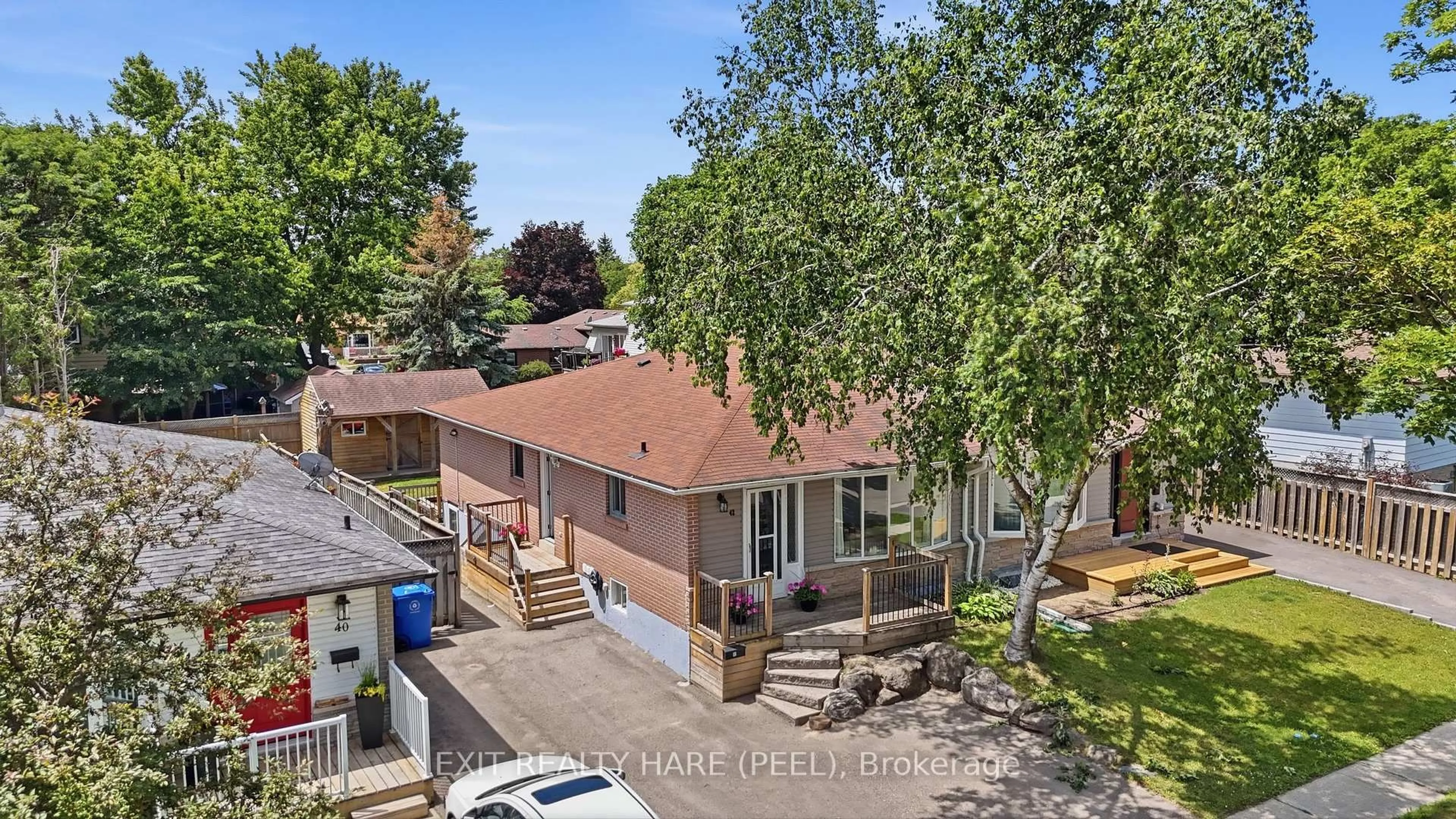 A pic from outside/outdoor area/front of a property/back of a property/a pic from drone, unknown for 42 Highland Dr, Orangeville Ontario L9W 2Y3