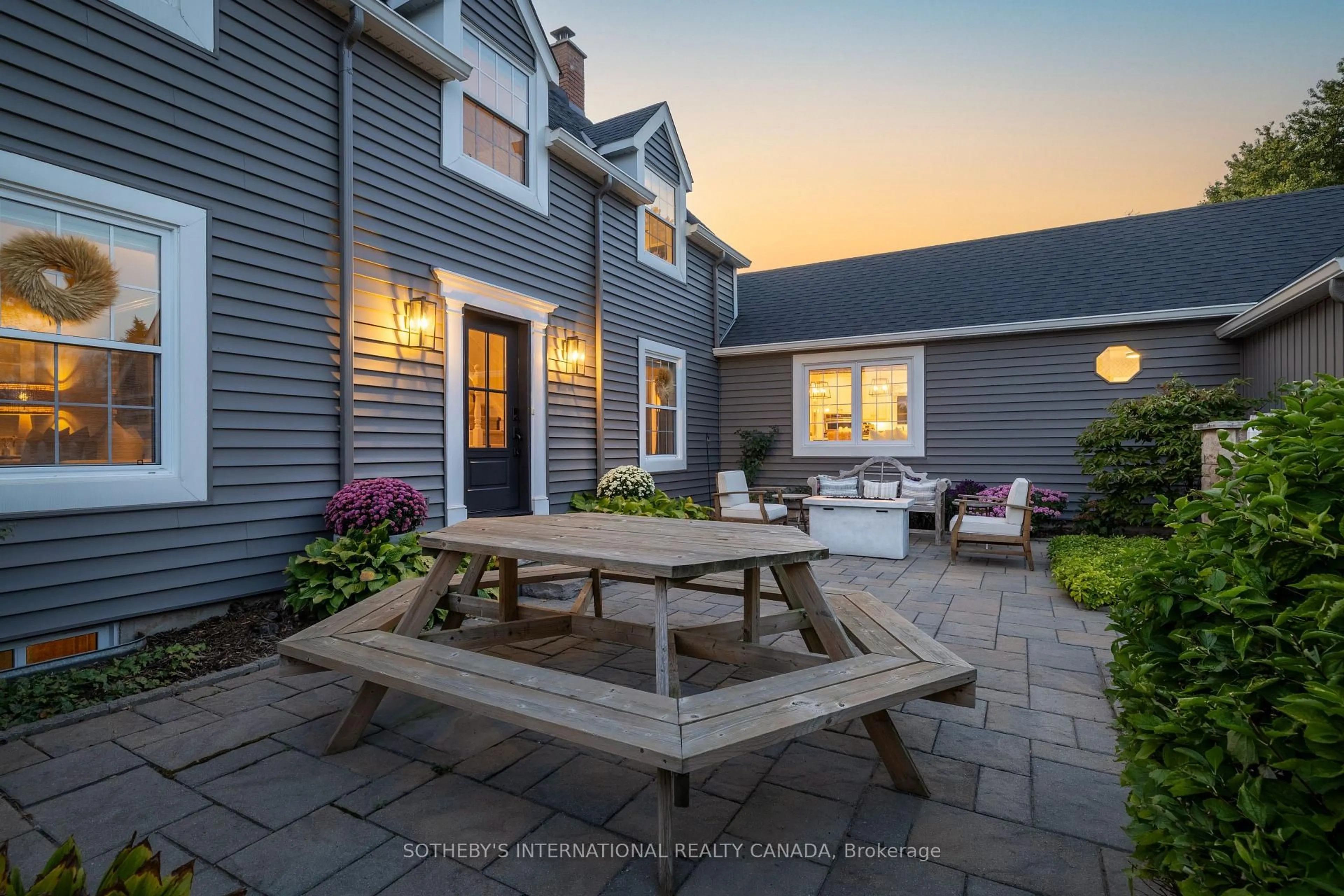 Patio, street for 331 WHEELIHAN Way, Milton Ontario L0P 0A1