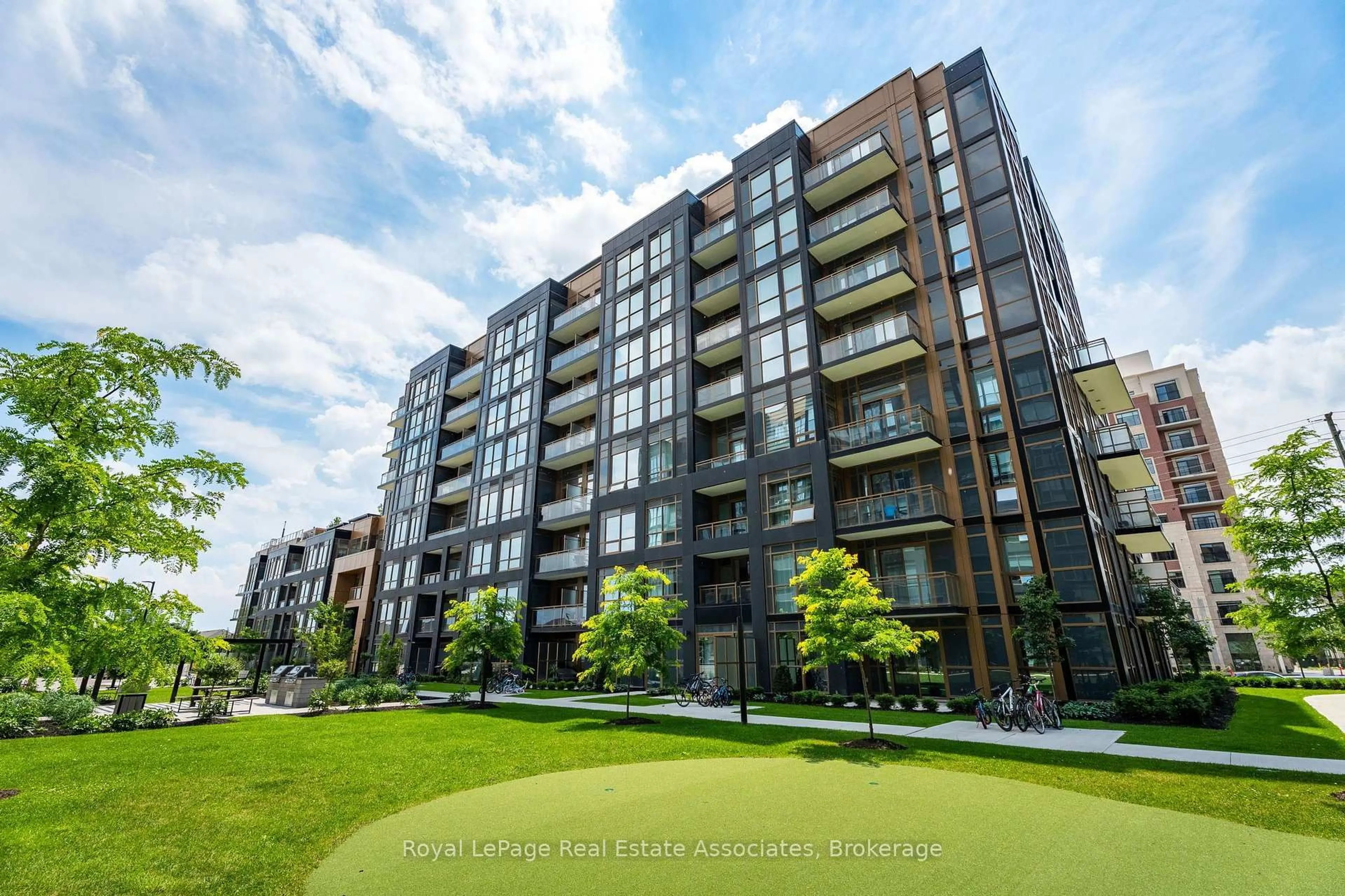 Unknown for 2333 Khalsa Gate #702, Oakville Ontario L6M 0X7