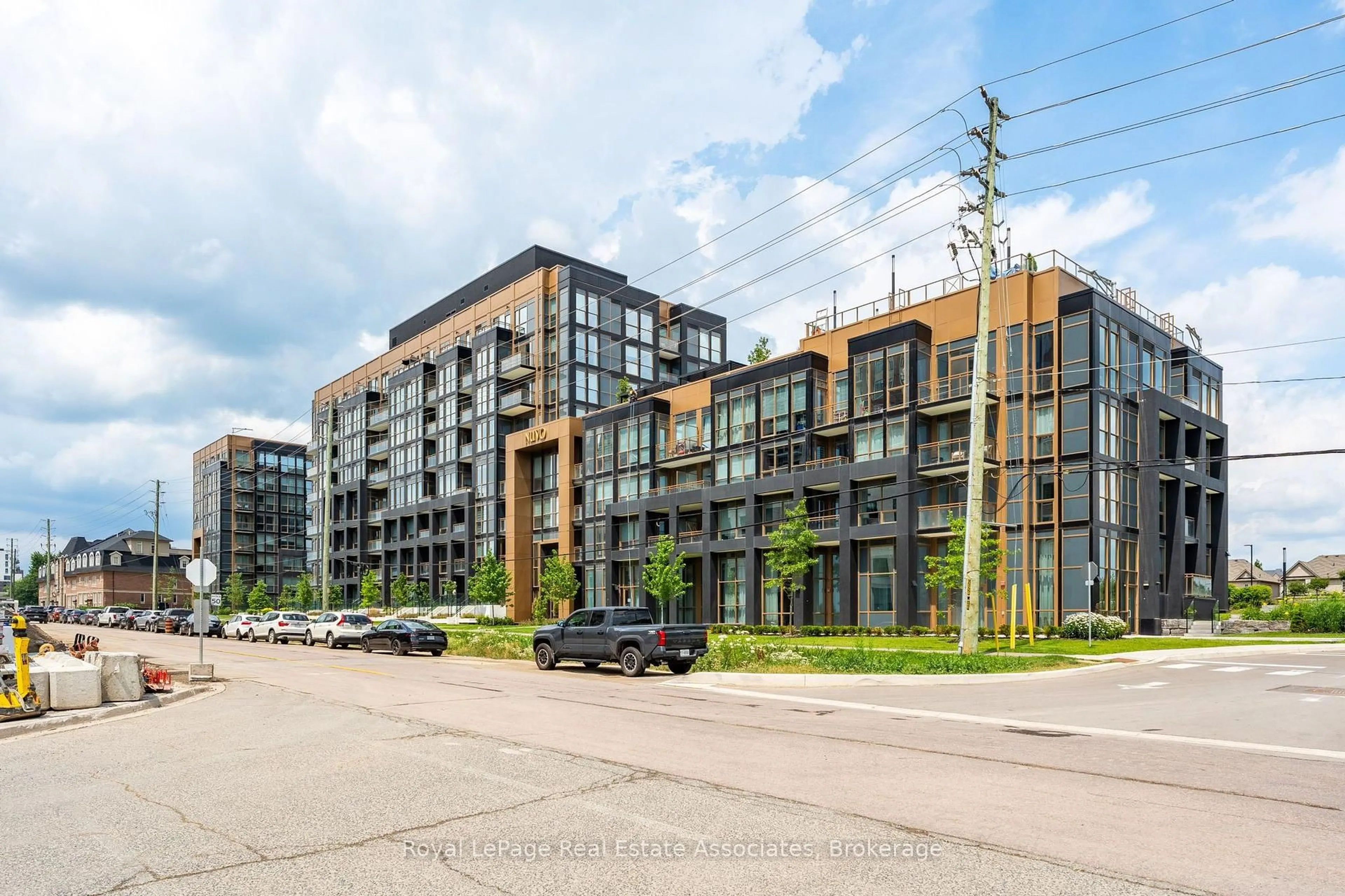 Unknown for 2333 Khalsa Gate #702, Oakville Ontario L6M 0X7