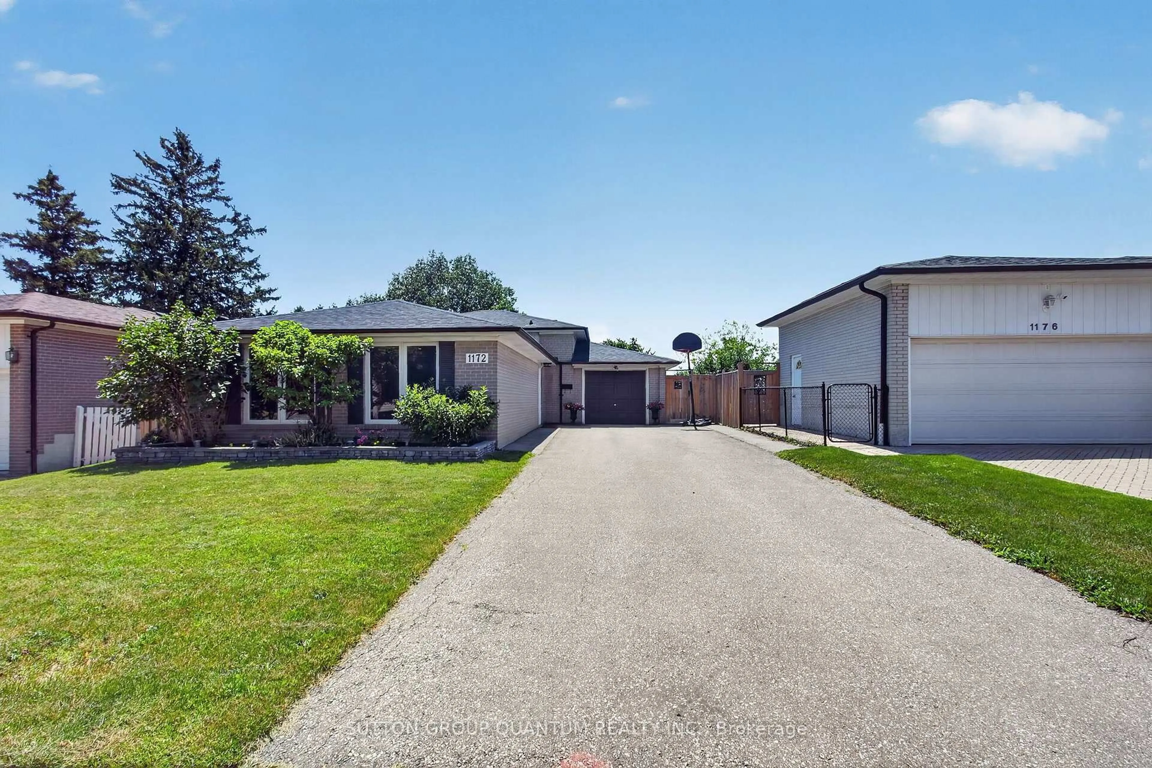 A pic from outside/outdoor area/front of a property/back of a property/a pic from drone, street for 1172 Chada Ave, Mississauga Ontario L5C 1P9