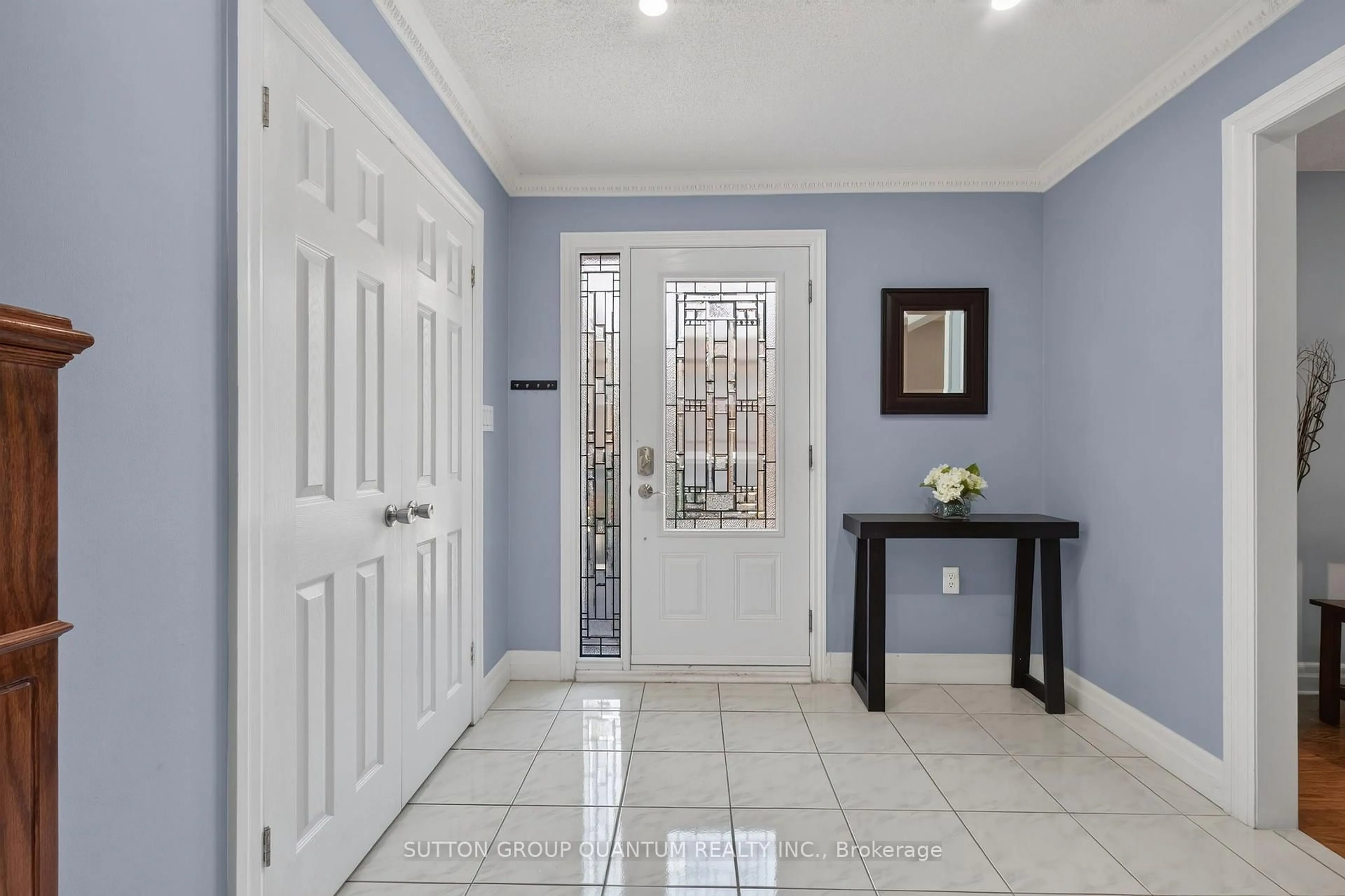 Indoor entryway for 1172 Chada Ave, Mississauga Ontario L5C 1P9