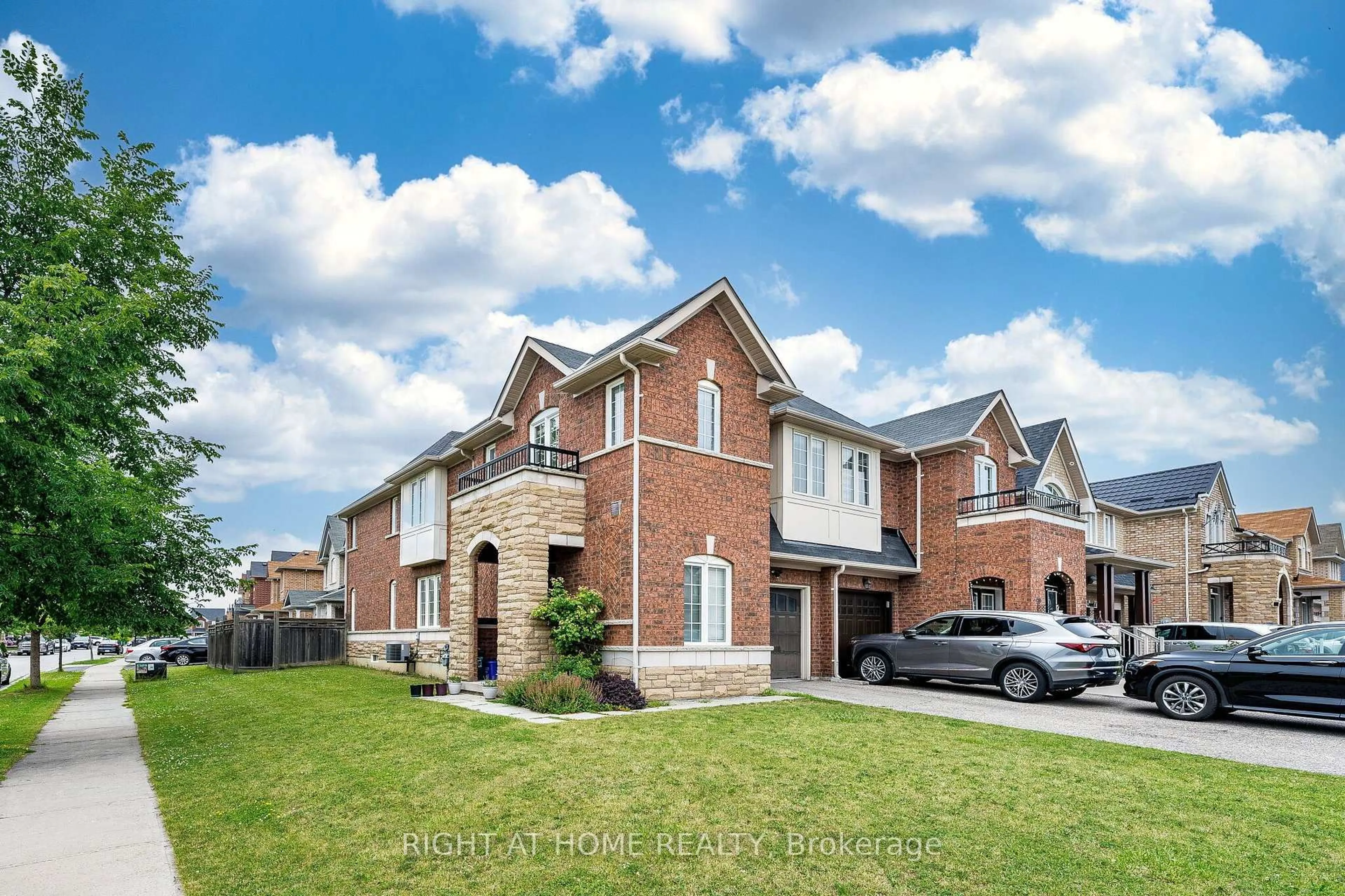 Home with brick exterior material, street for 33 Drexel Rd, Brampton Ontario L6P 3S4