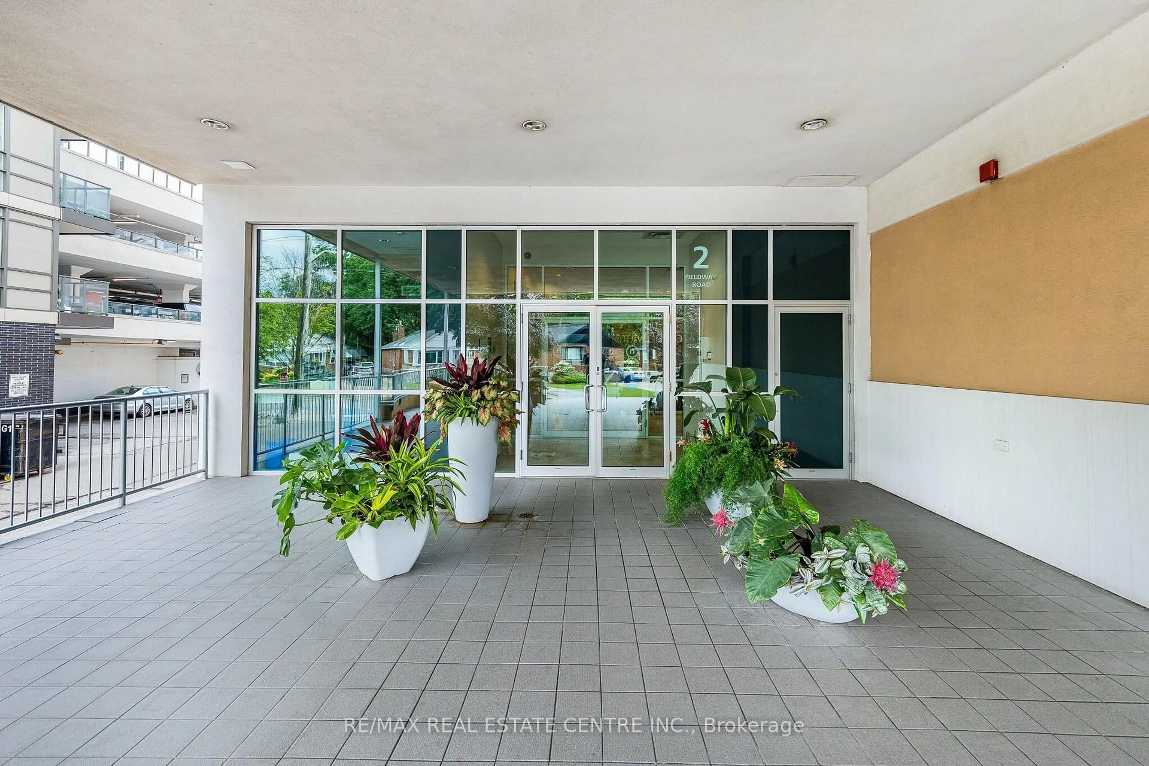 Indoor foyer for 2 Fieldway Rd #406, Toronto Ontario M8Z 0B9